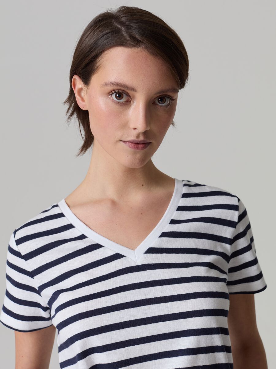 Striped linen and cotton T-shirt with V neck_1