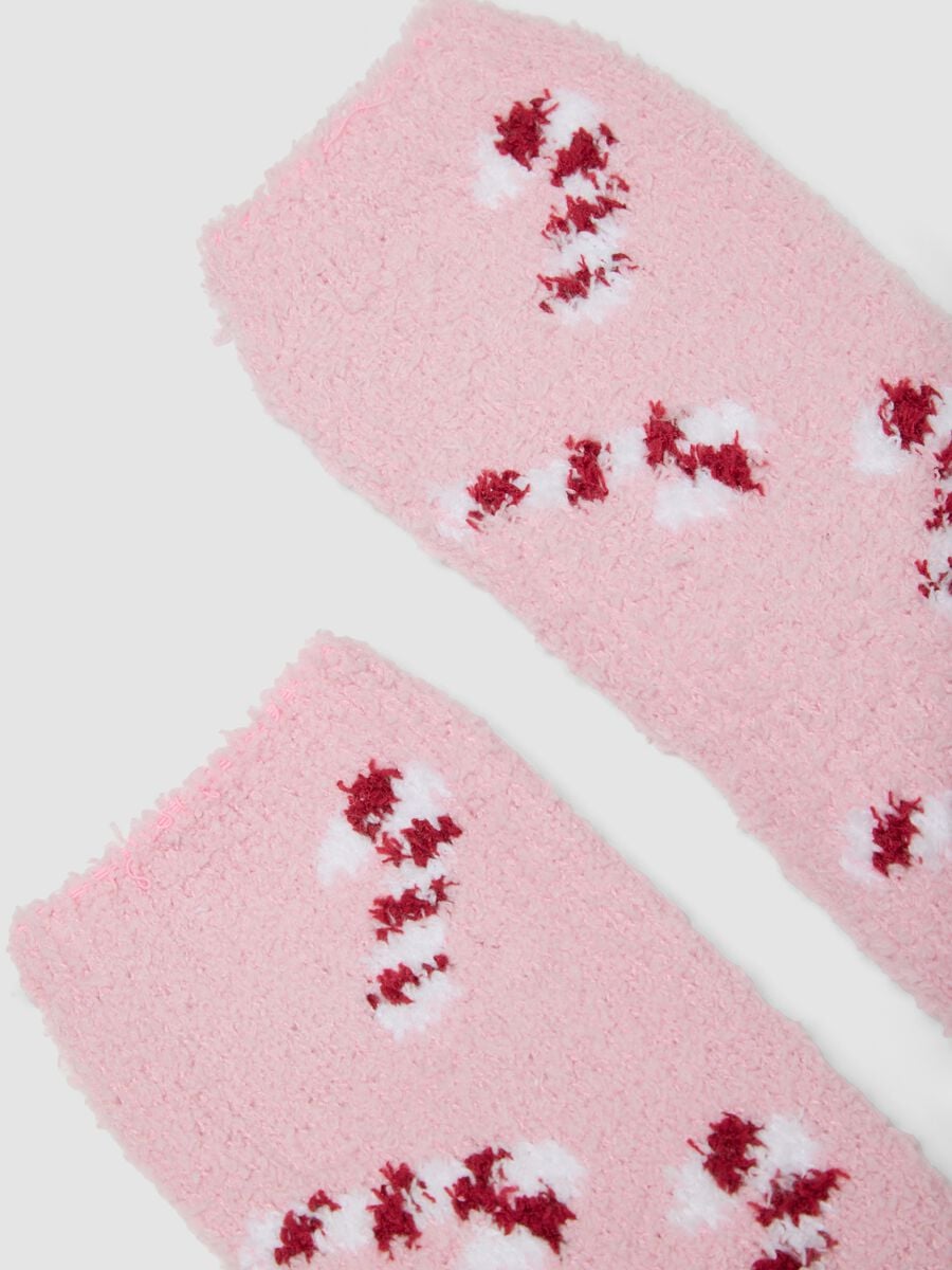 Light pink stretch-fabric socks with festive Christmas pattern_1