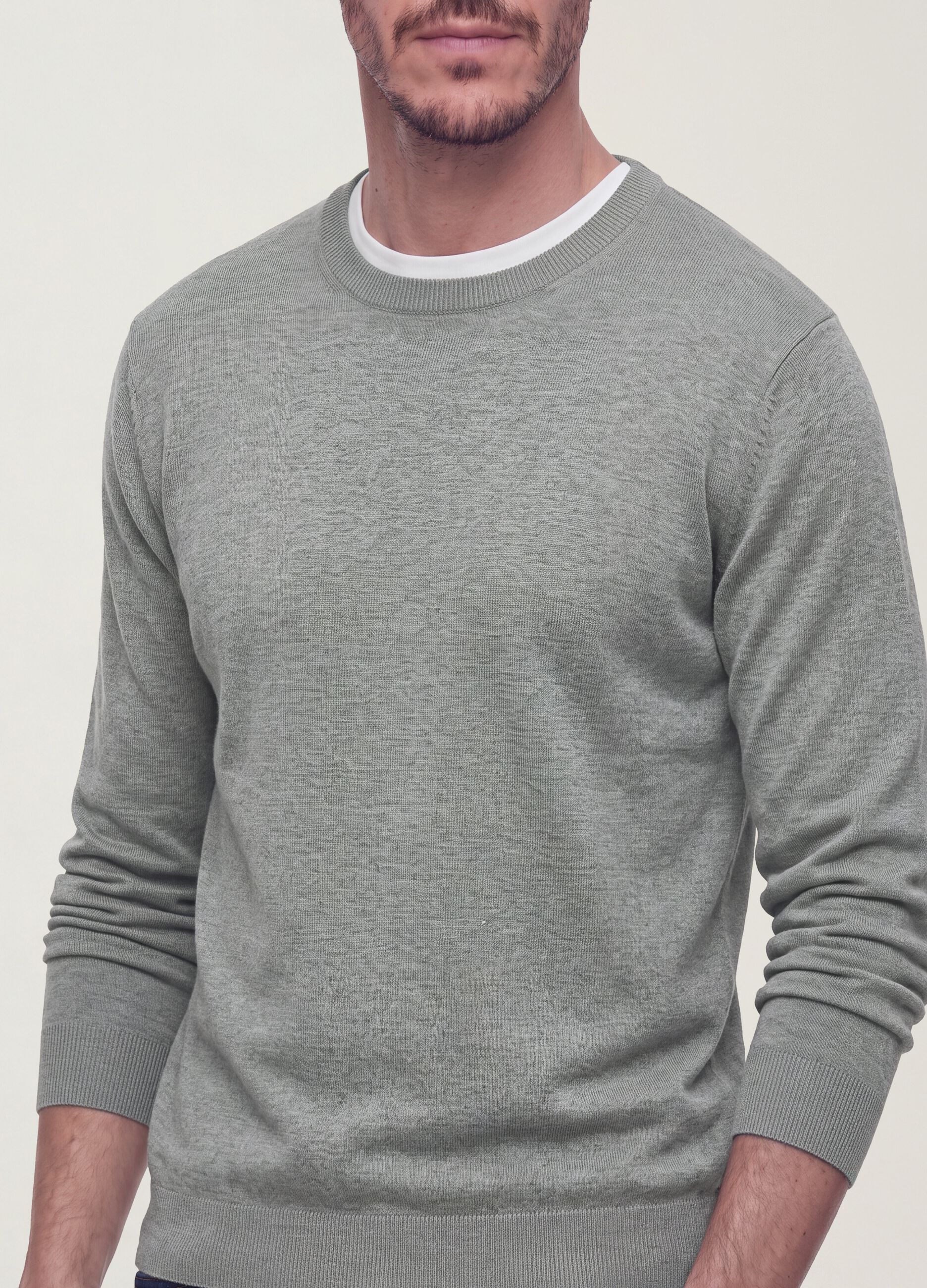 Camisola cinzenta de decote redondo em mistura de viscose, corte regular