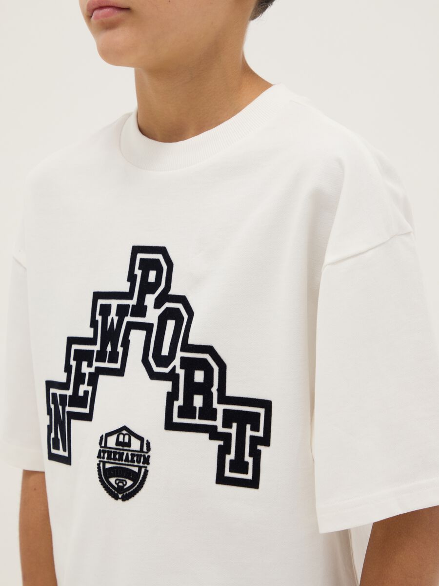 White pure cotton relaxed fit boys' T-shirt with print_2