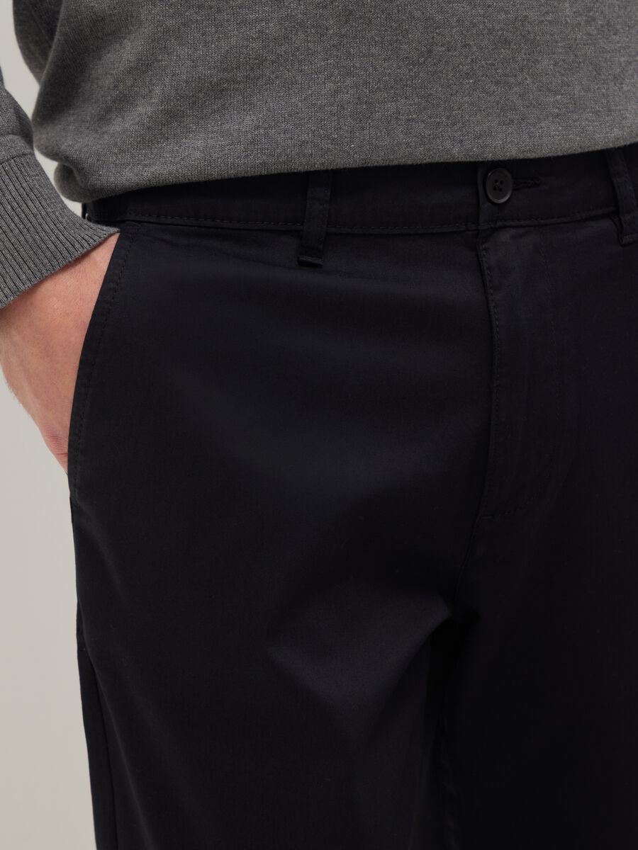 Schwarze Stretch-Baumwoll-Slim-Fit-Chinohose_4