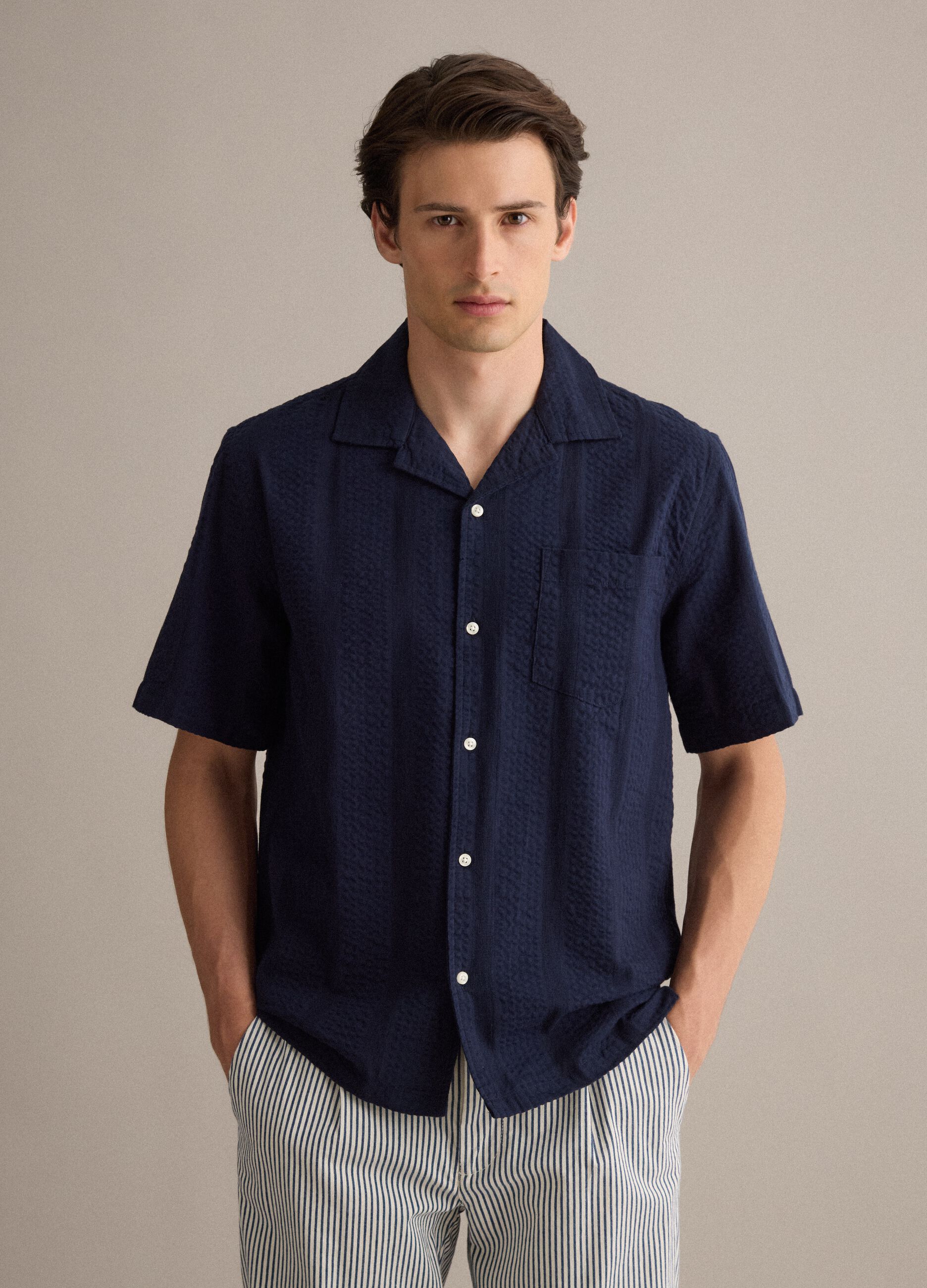 Men&rsquo;s blue organic cotton shirt with bowling collar