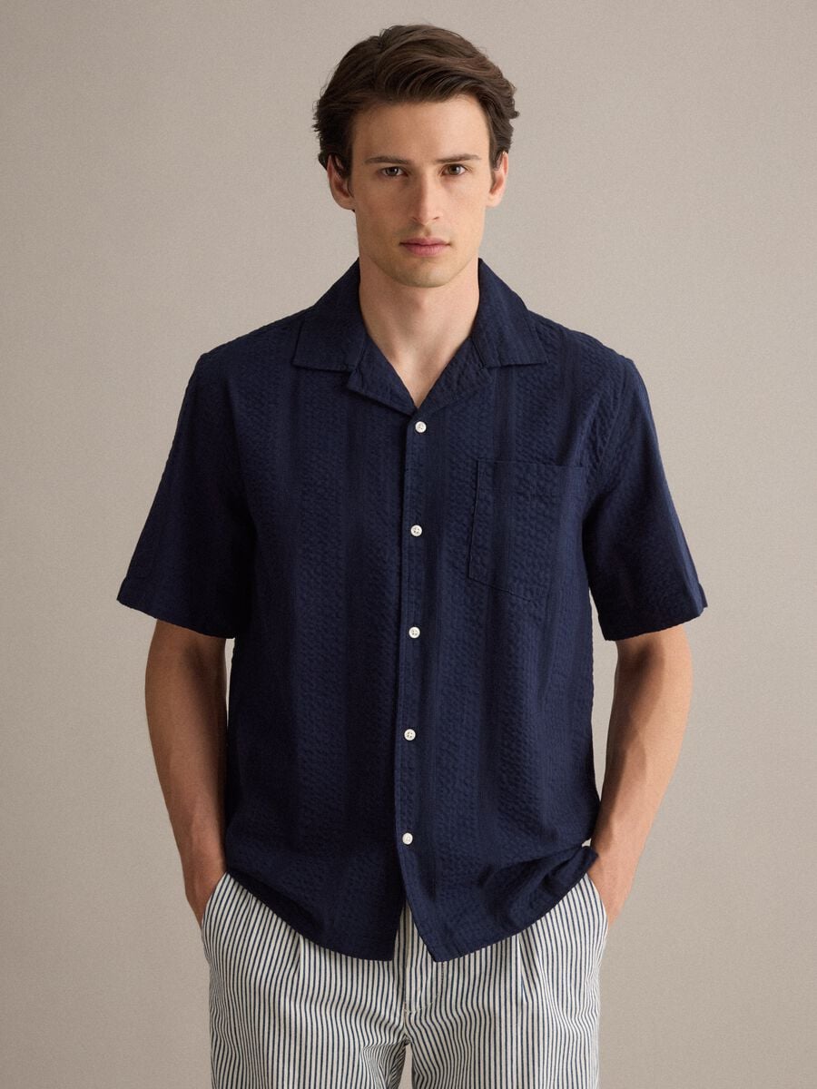 Men&rsquo;s blue organic cotton shirt with bowling collar_1