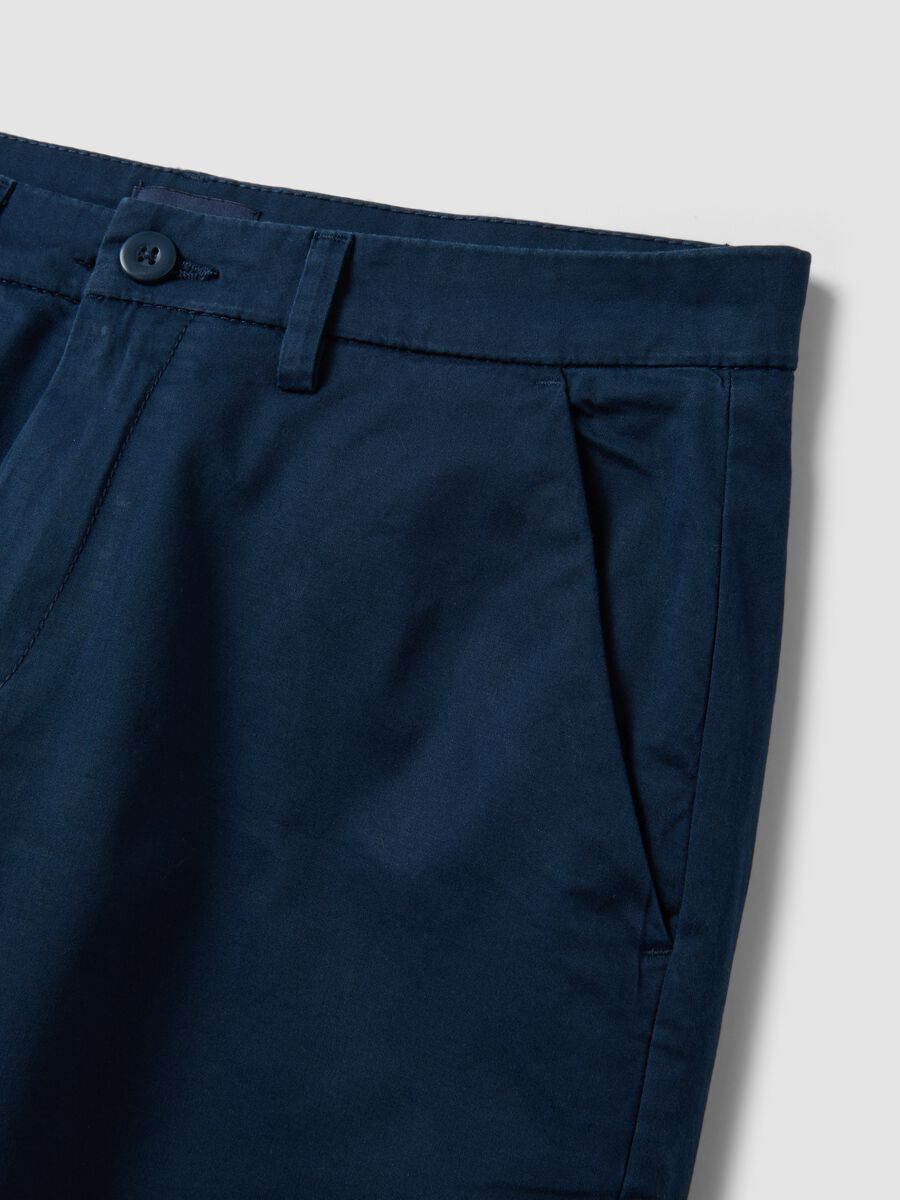 Blue chino bermuda shorts in stretch cotton_5