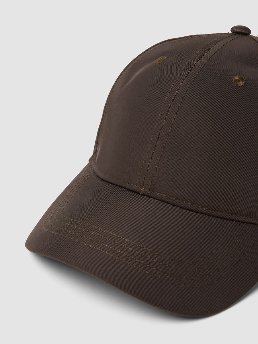 Braune Cap mit gebogenem Schirm_2