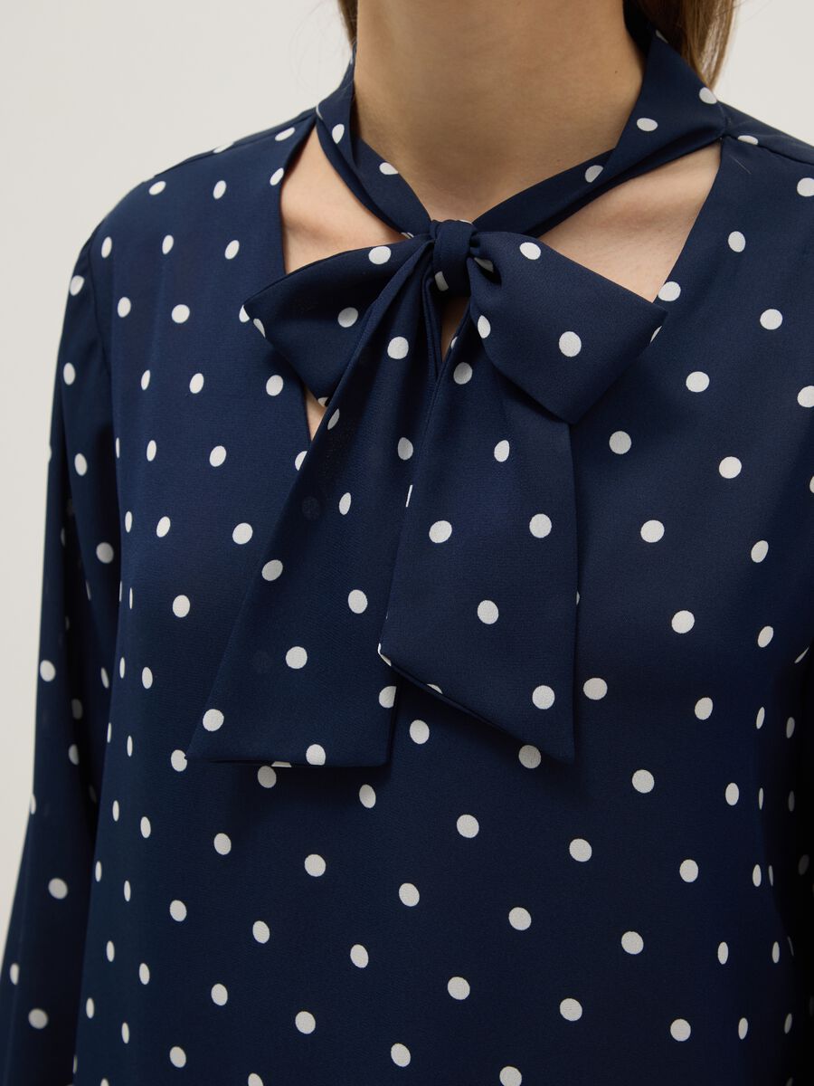 Blaue Crepe Bluse mit Tupfen_3