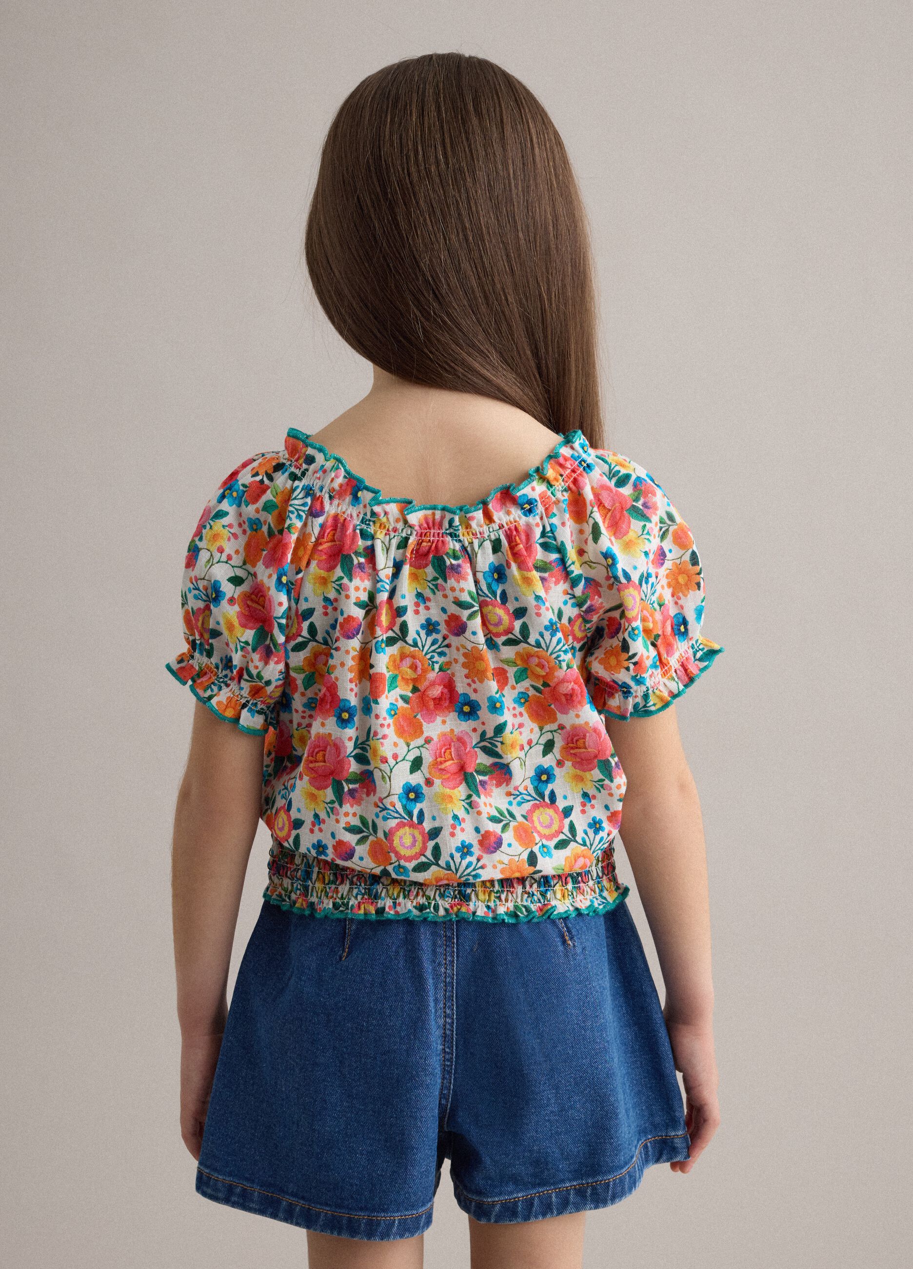 Blusa de menina em algod&atilde;o puro floral multicolorida com corte regular
