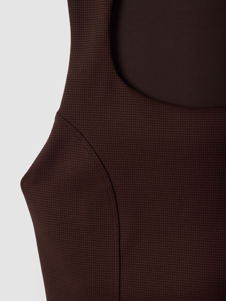 Brown crop top in stretch fabric_8