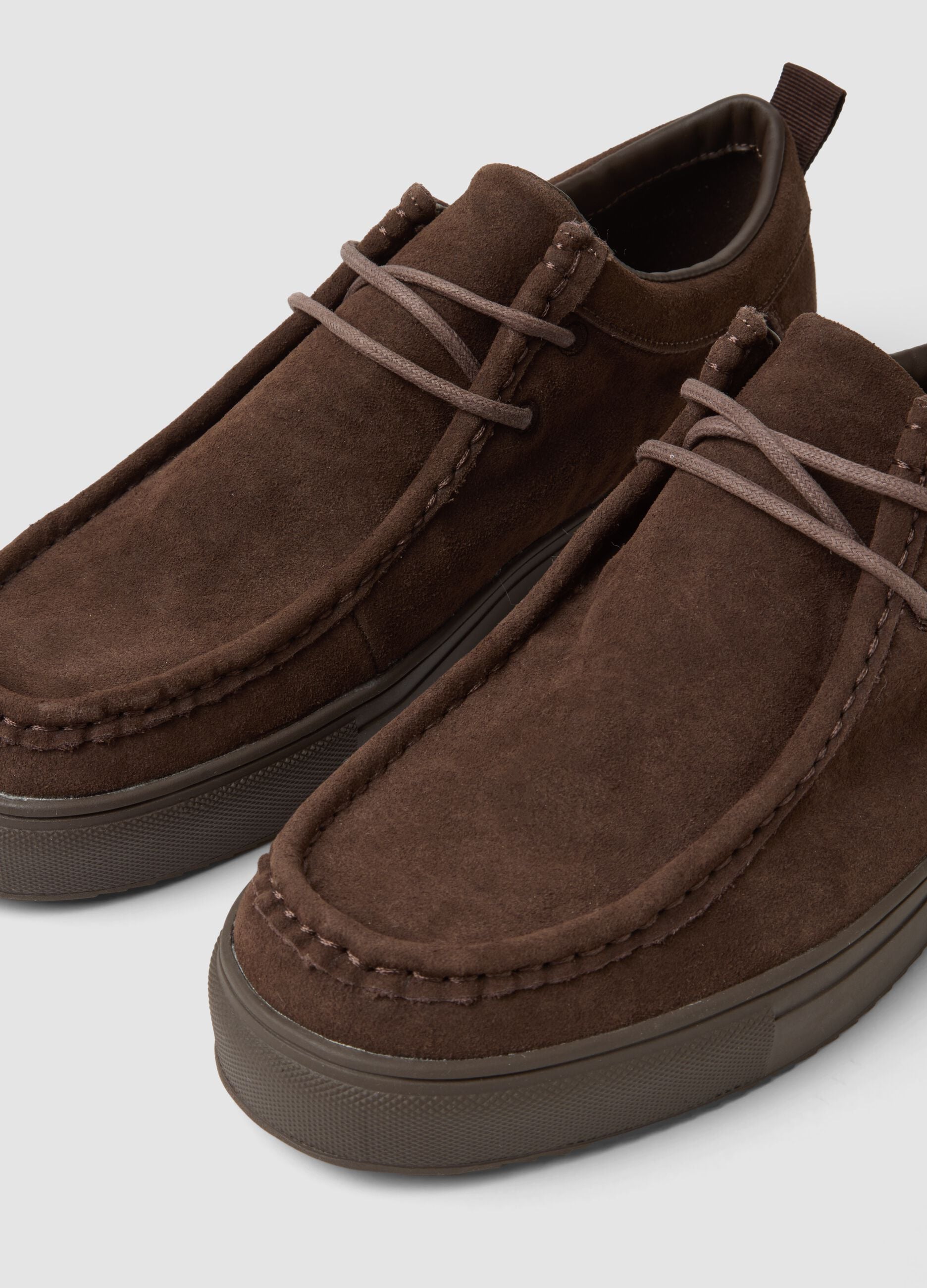 Klassische braune Schn&uuml;rschuhe aus echtem Leder