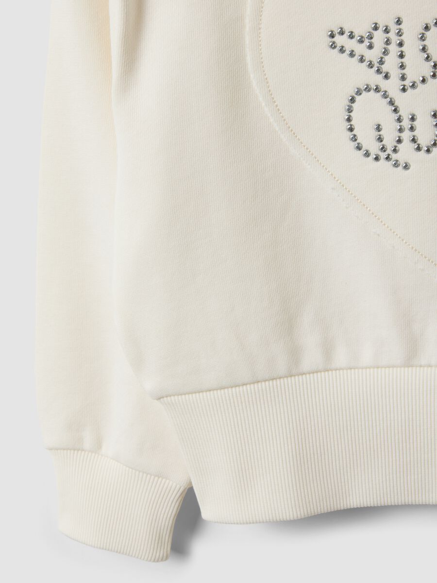 White pure cotton sweatshirt with rhinestone slogan and embroidered heart for girls_3