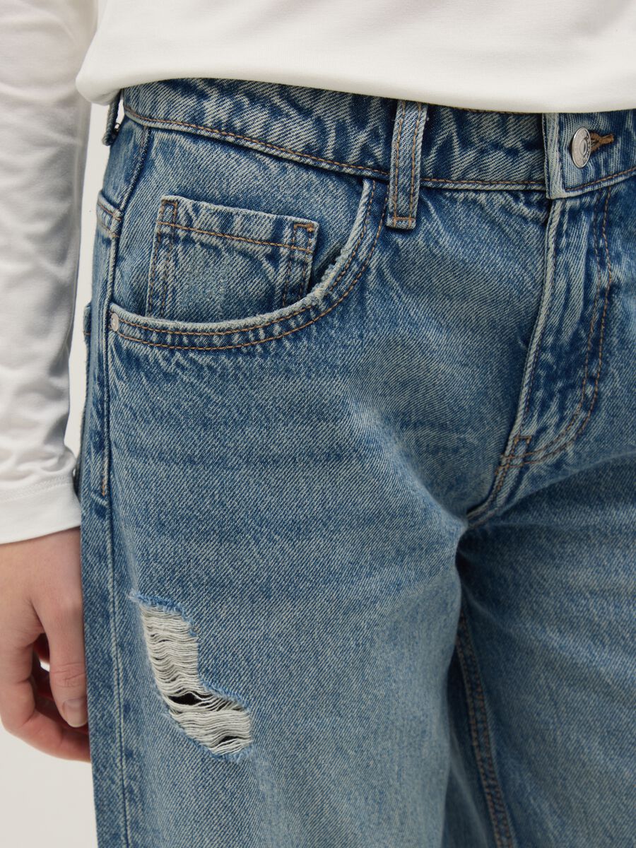 Wide leg blue cotton jeans with rips_3
