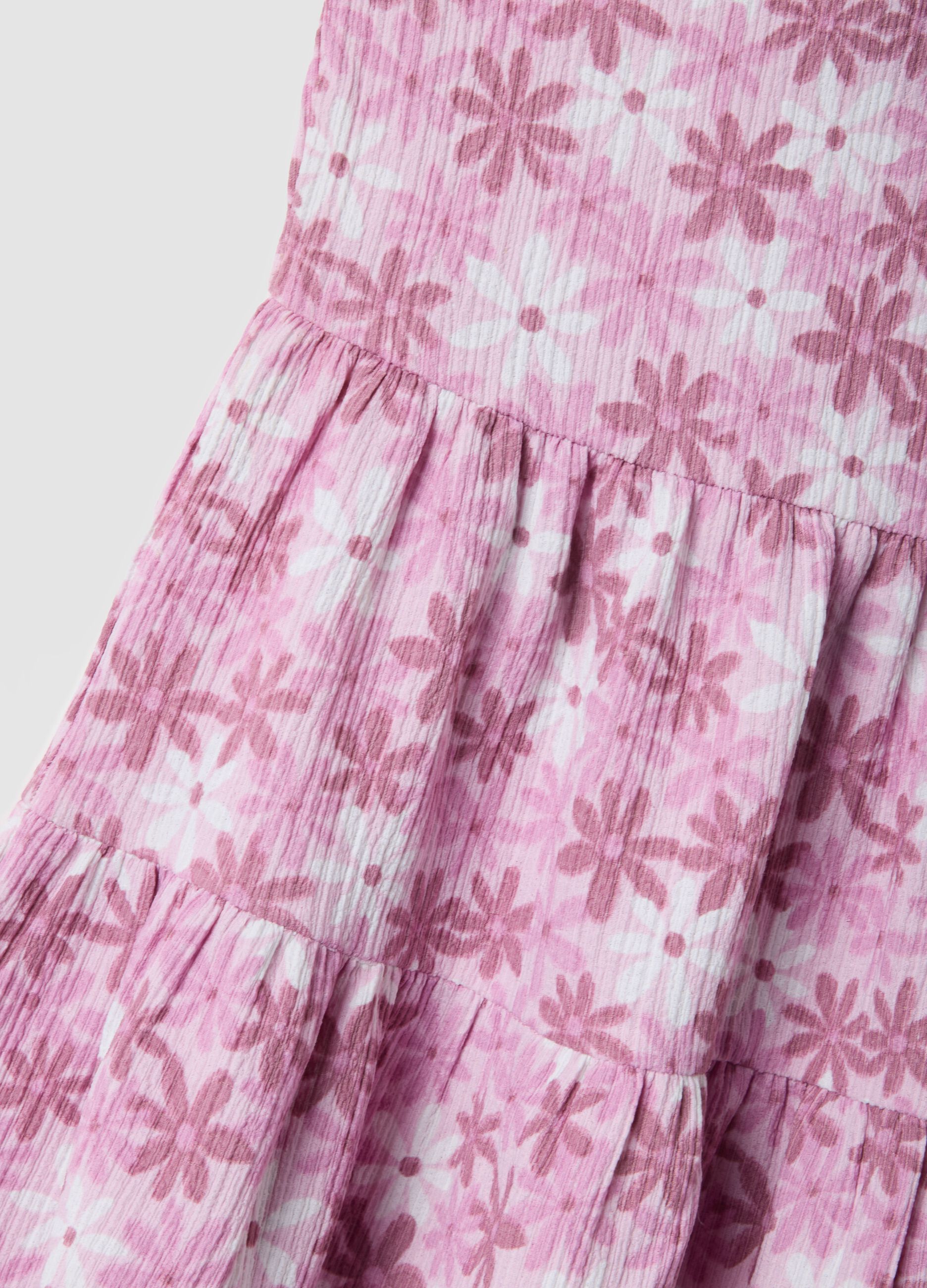 Vestido rosa sem mangas em tecido el&aacute;stico com estampado floral