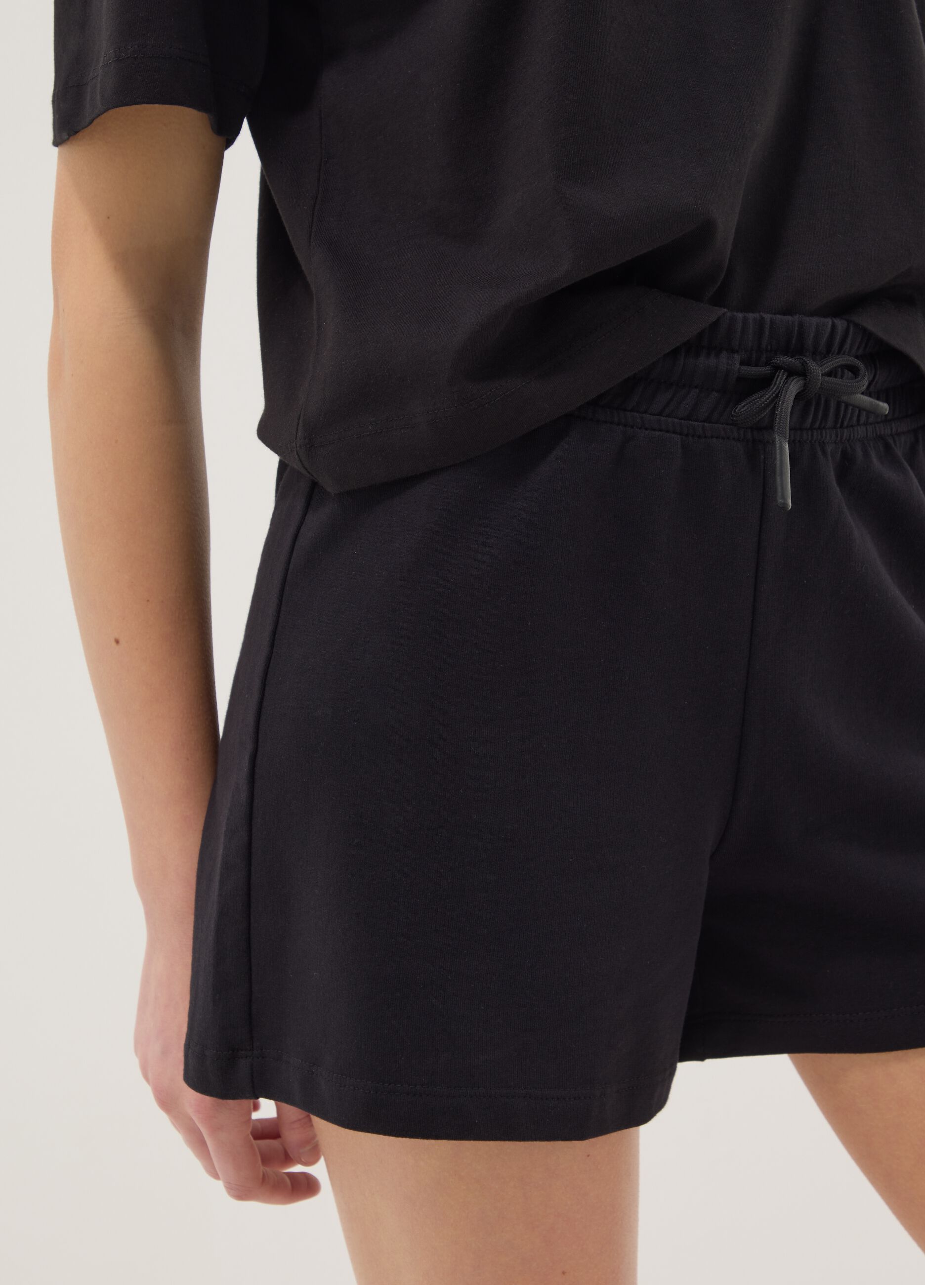 Girls&rsquo; black pure cotton shorts, regular fit
