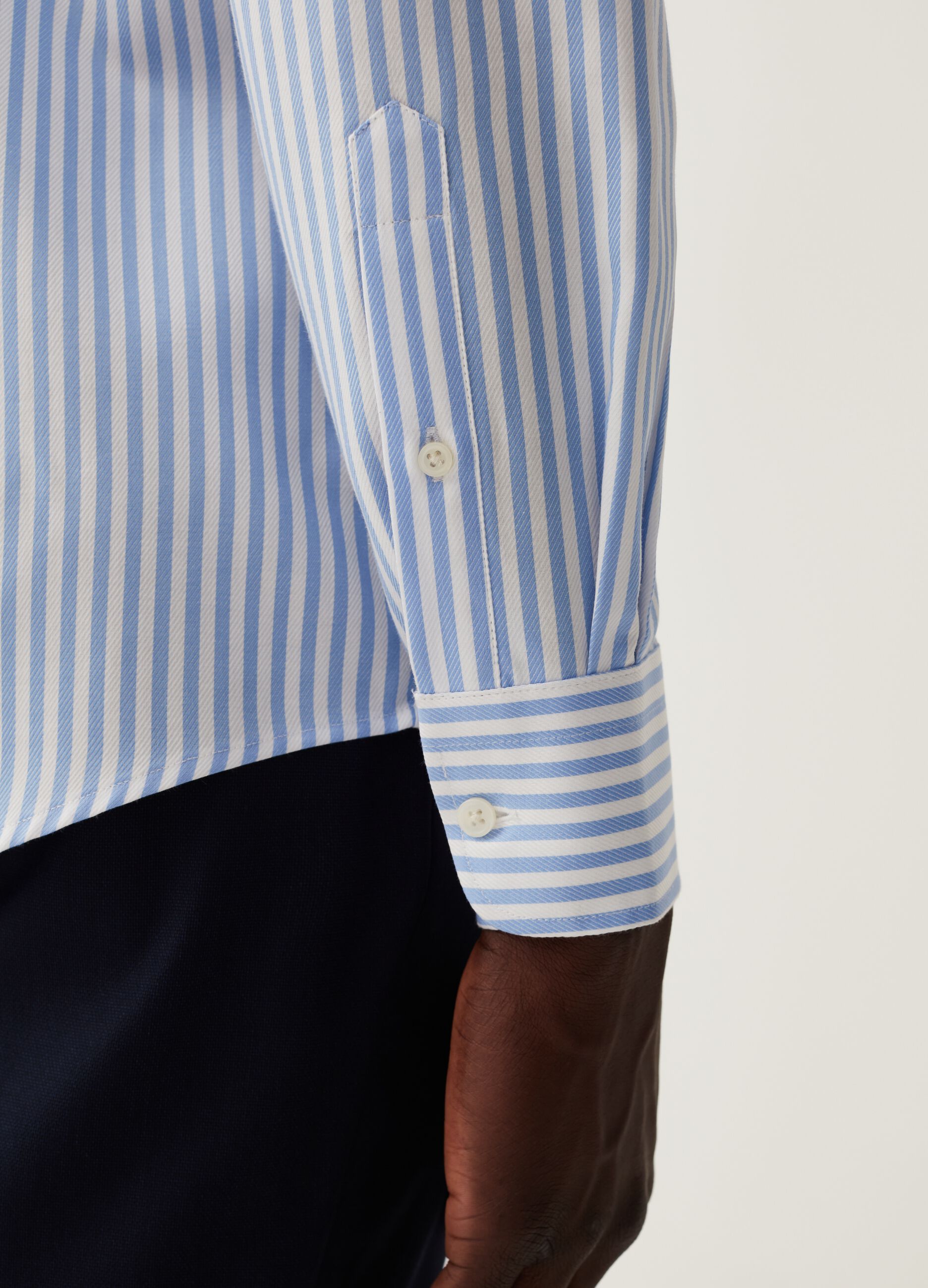 Slim-fit shirt in striped cotton_3