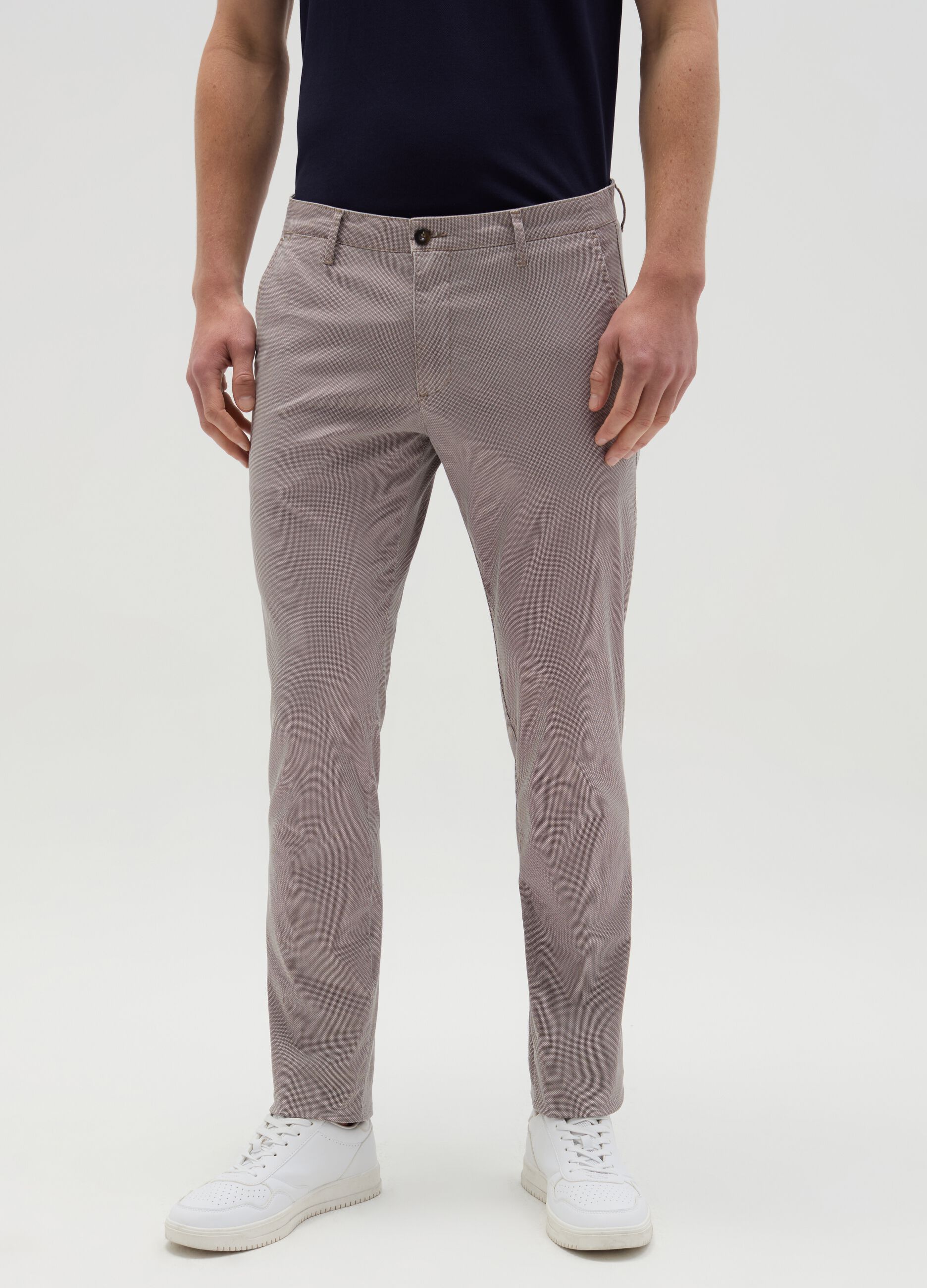 Chino trousers with micro weave