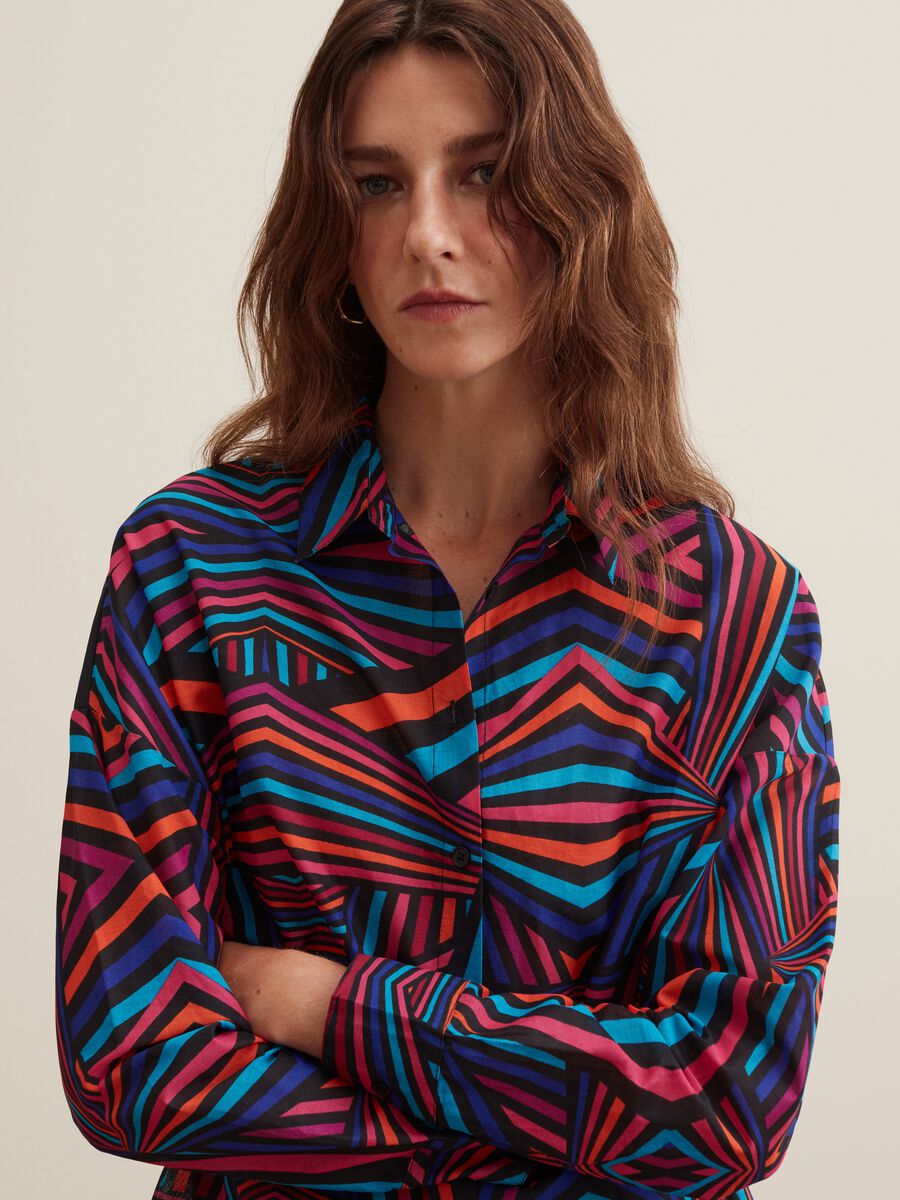 Shirt with multicoloured optical pattern_3