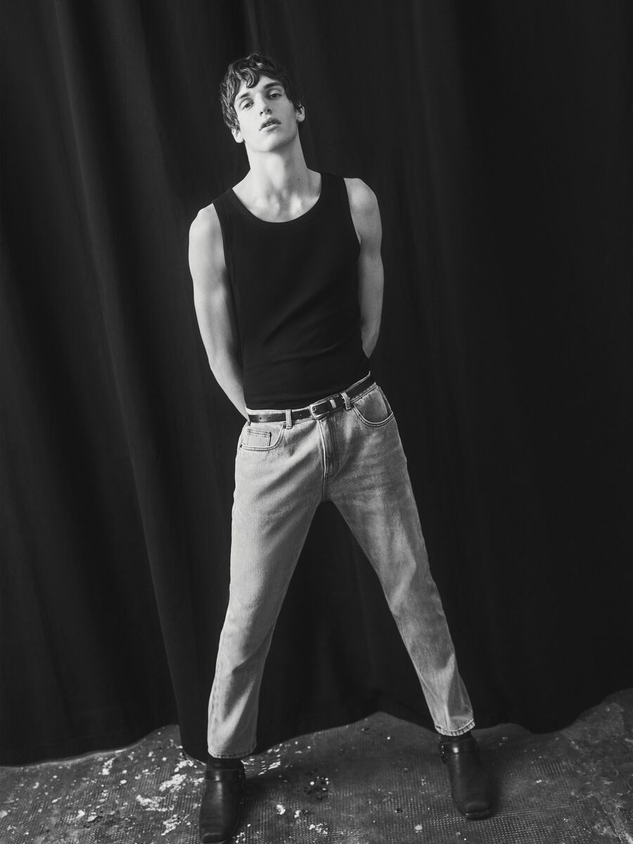 Grey denim cotton blend carrot fit jeans_0