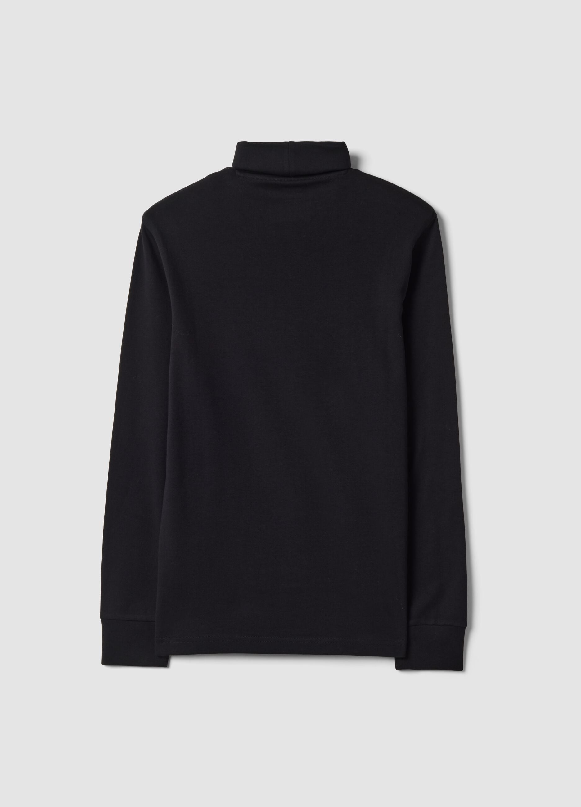 T-shirt nera in puro cotone con dolcevita