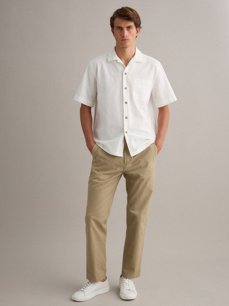 Wei&szlig;es Regular-Fit-Hemd aus reiner Baumwolle mit Streifen und Brusttasche_2