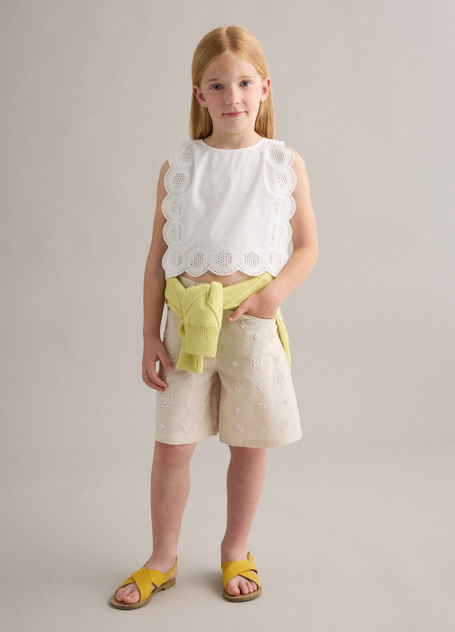 Beige cotton-linen blend shorts with embroidery
