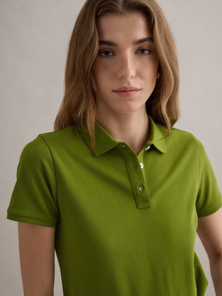 Gr&uuml;nes Kurzarm-Poloshirt aus reiner Baumwolle, Regular Fit_0