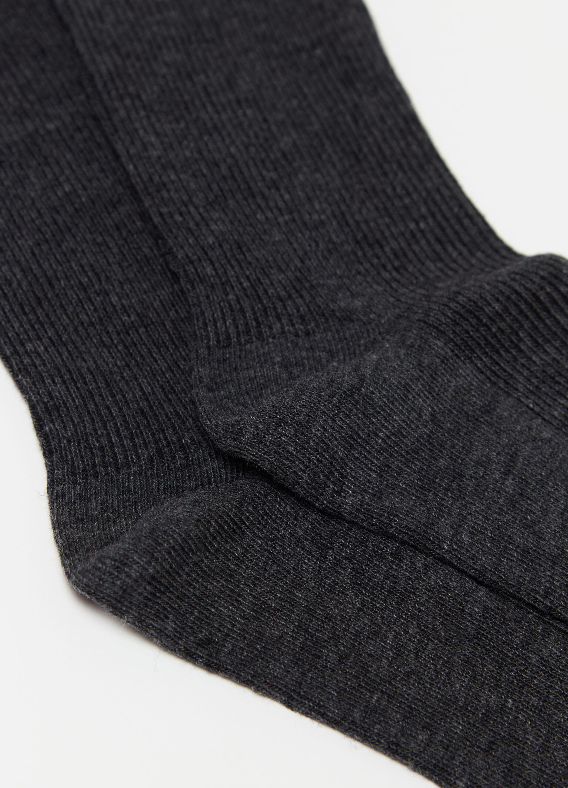 Three-pair pack short socks with wavy trim