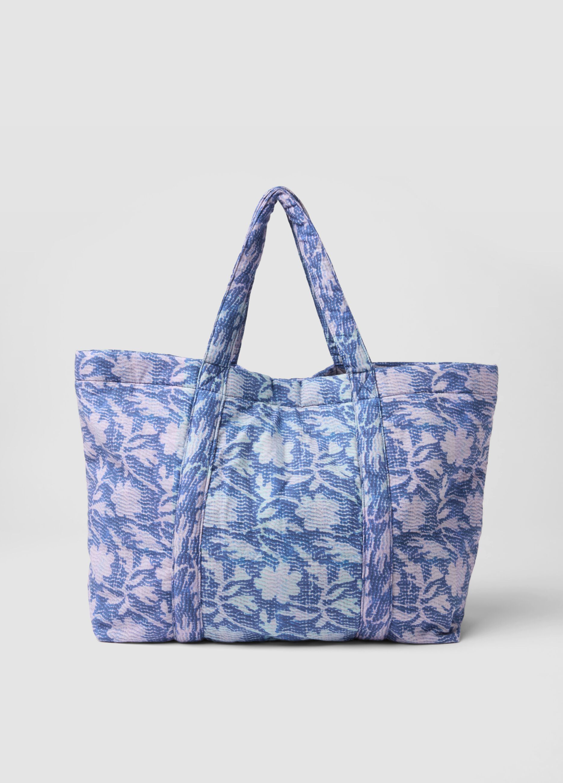 Blue quilted pure cotton beach bag with floral pattern