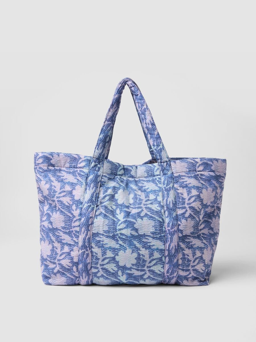 Blue quilted pure cotton beach bag with floral pattern_1