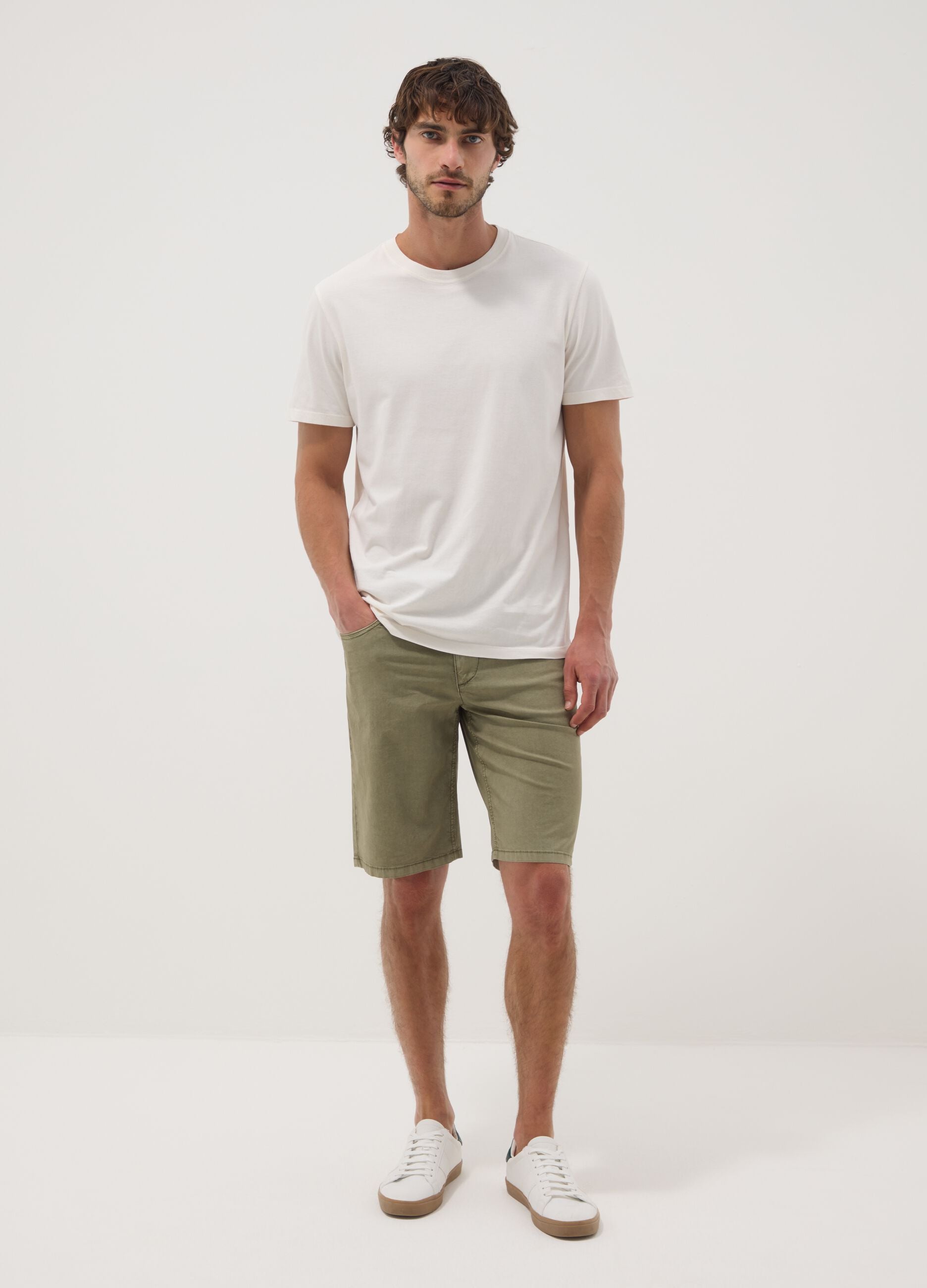 Gr&uuml;ne Bermuda-Shorts aus Stretch-Baumwolle im Five-Pocket-Style