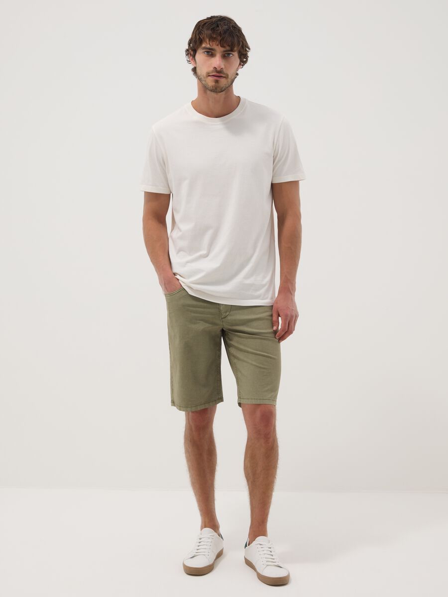 Gr&uuml;ne Bermuda-Shorts aus Stretch-Baumwolle im Five-Pocket-Style_0