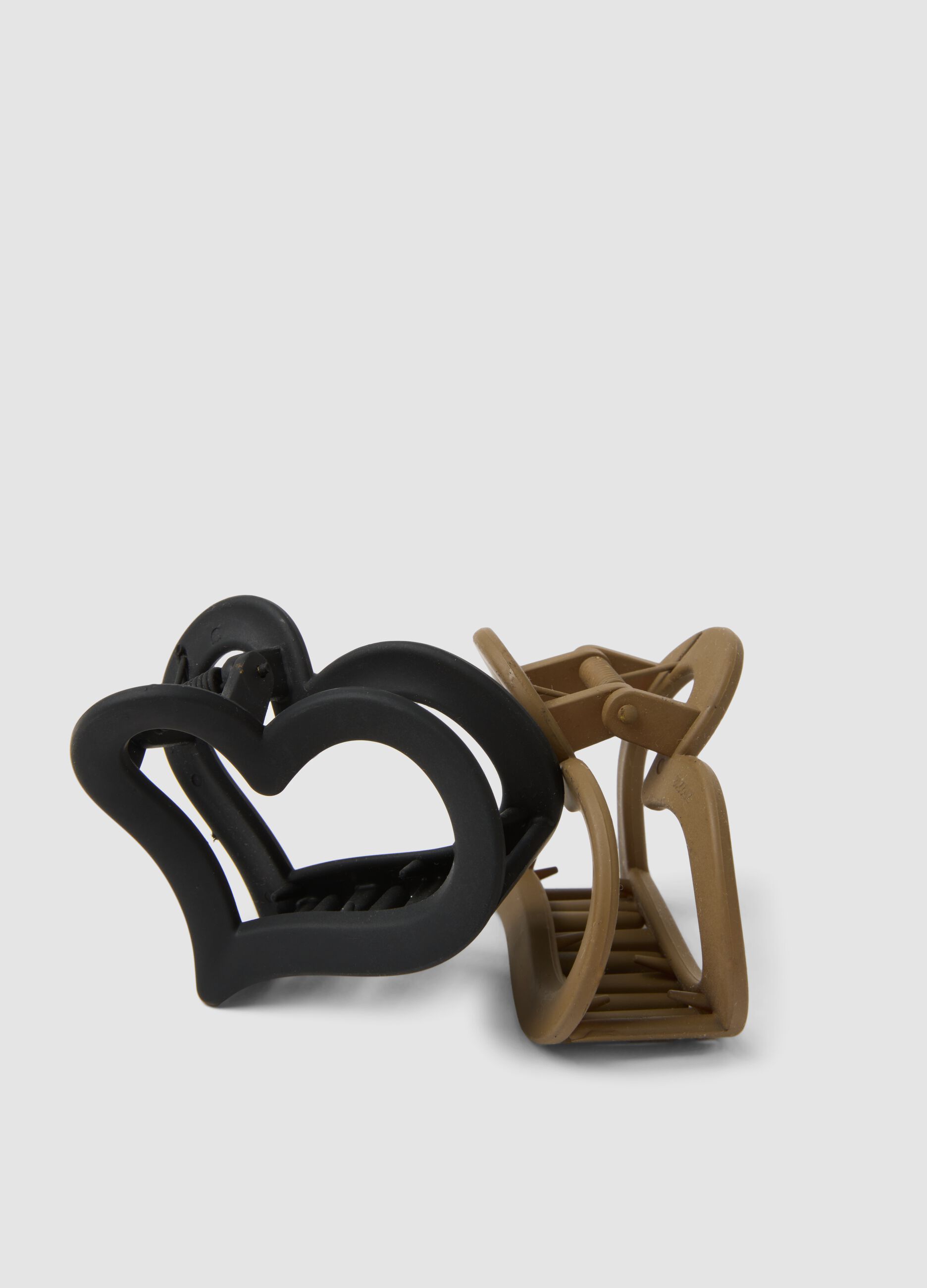 Two-pack heart-shaped hair clips in black and brown
