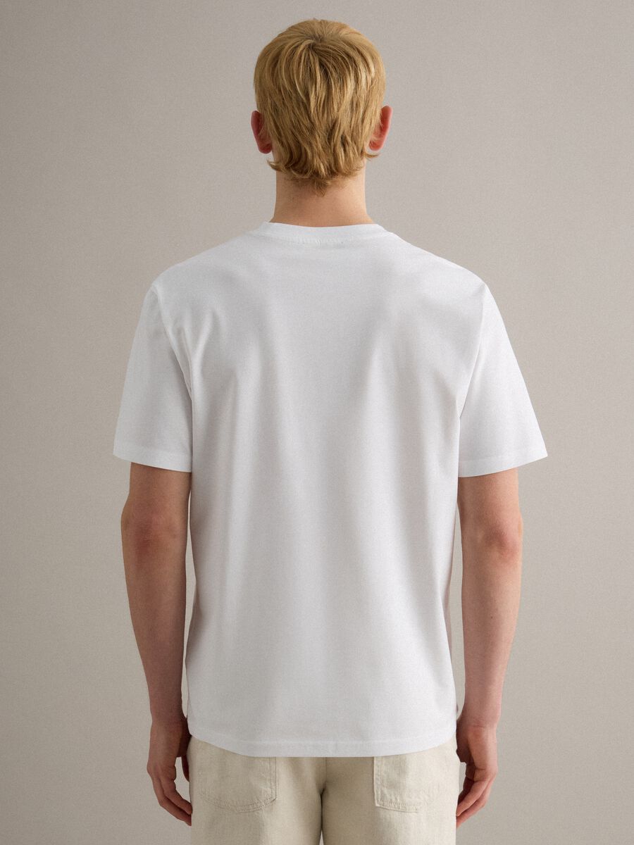 White pure cotton crew neck T-shirt with relaxed fit_3