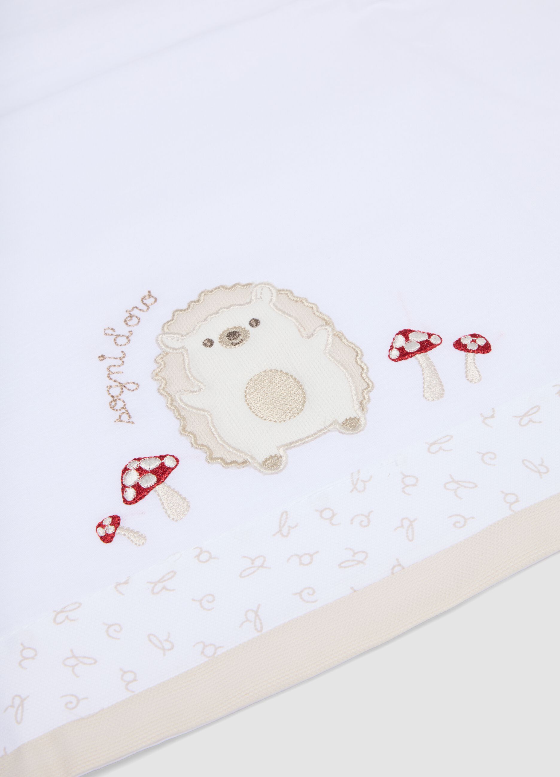 White 100% cotton baby sheet with hedgehog embroidery