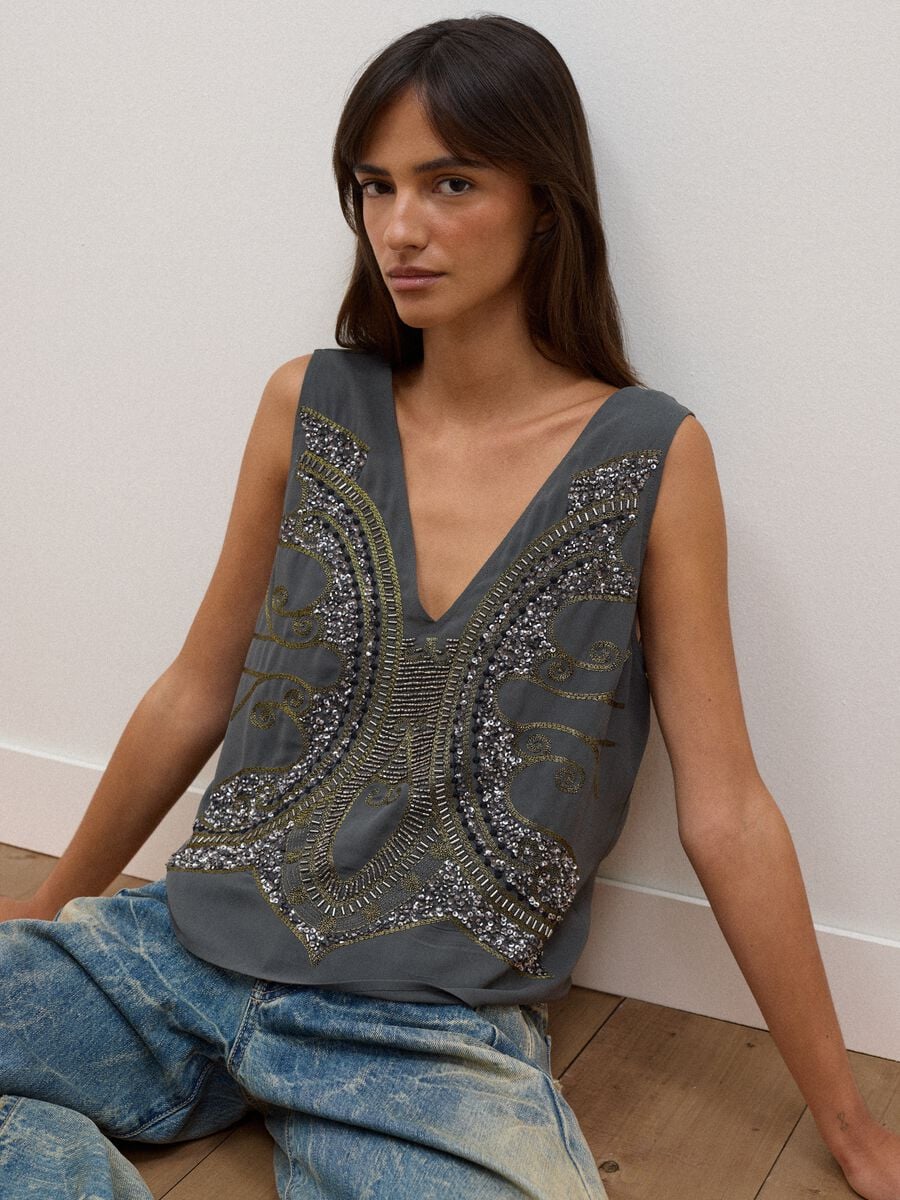 Grey embroidered V-neck top_0