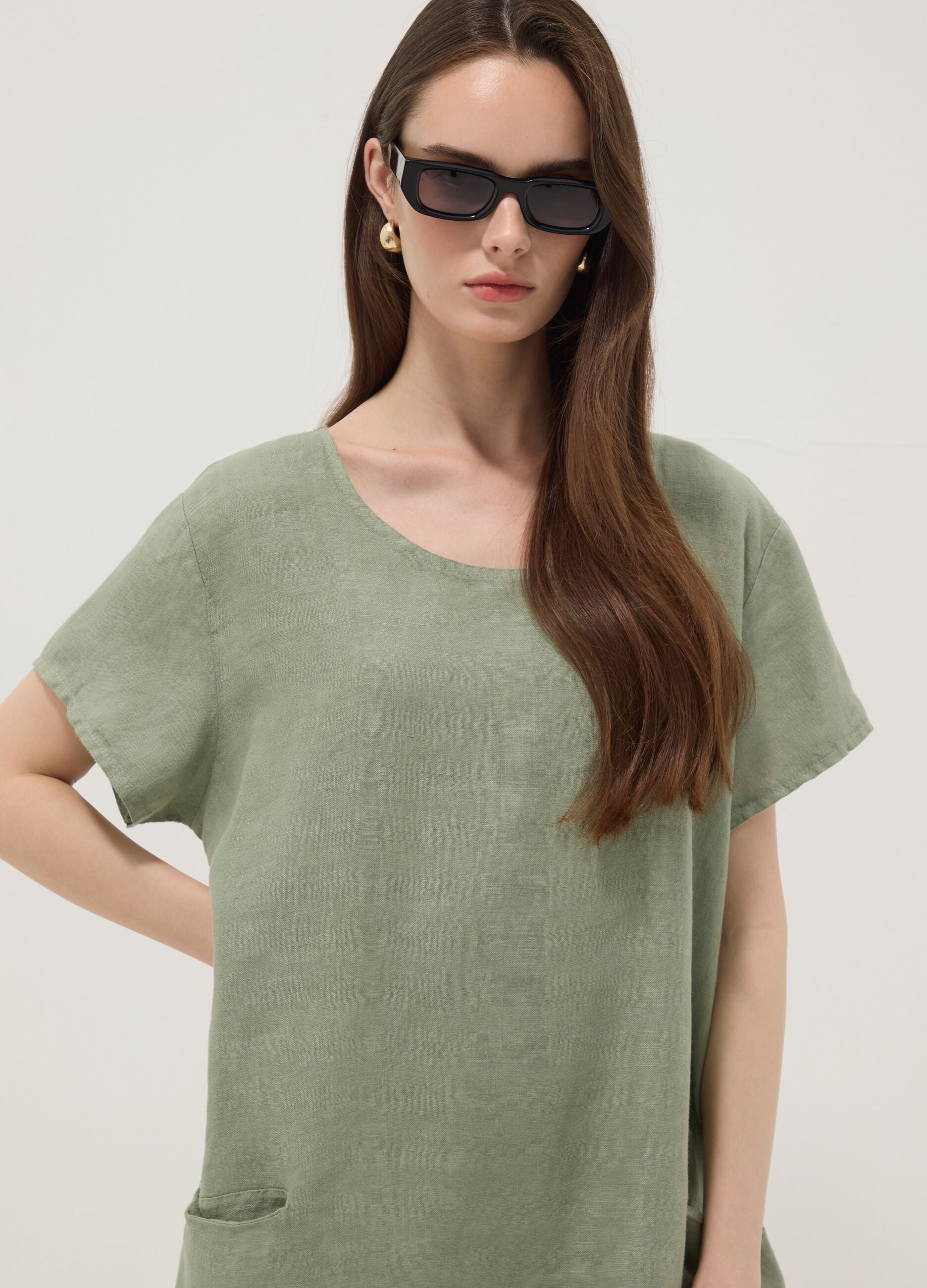 Green pure linen dress with patch pockets, regular fit