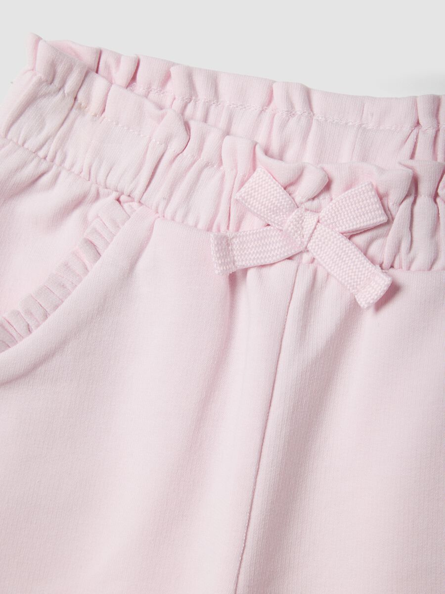 Rosa Shorts aus Stretch-Baumwolle f&uuml;r M&auml;dchen mit Schleife_3