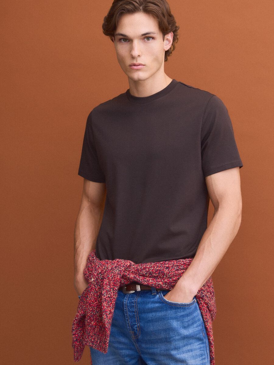 T-shirt marron &agrave; col rond en pur coton Supima, coupe regular_1
