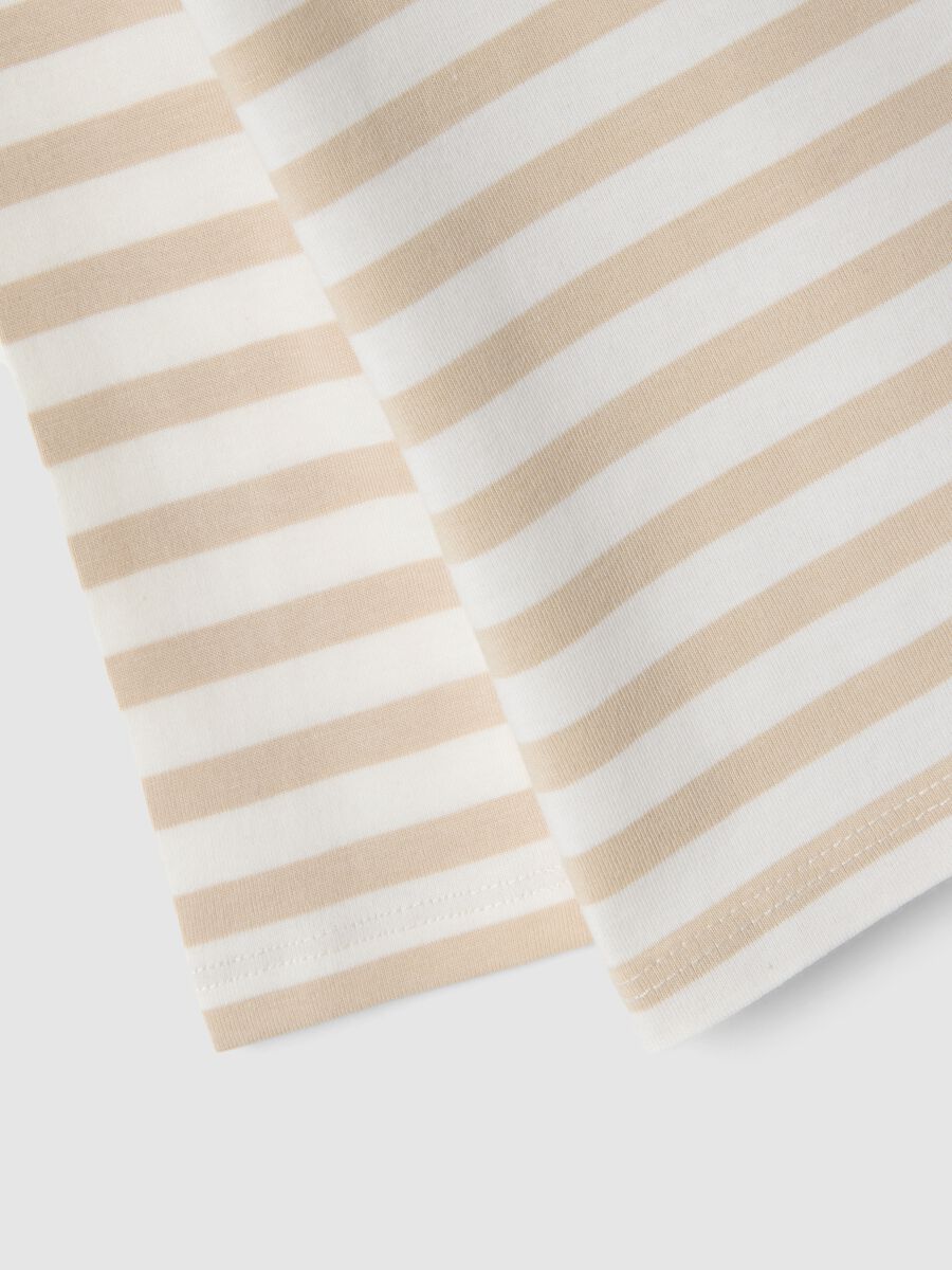 T-shirt in puro cotone a righe multicolor da bimbo con ricamo_3