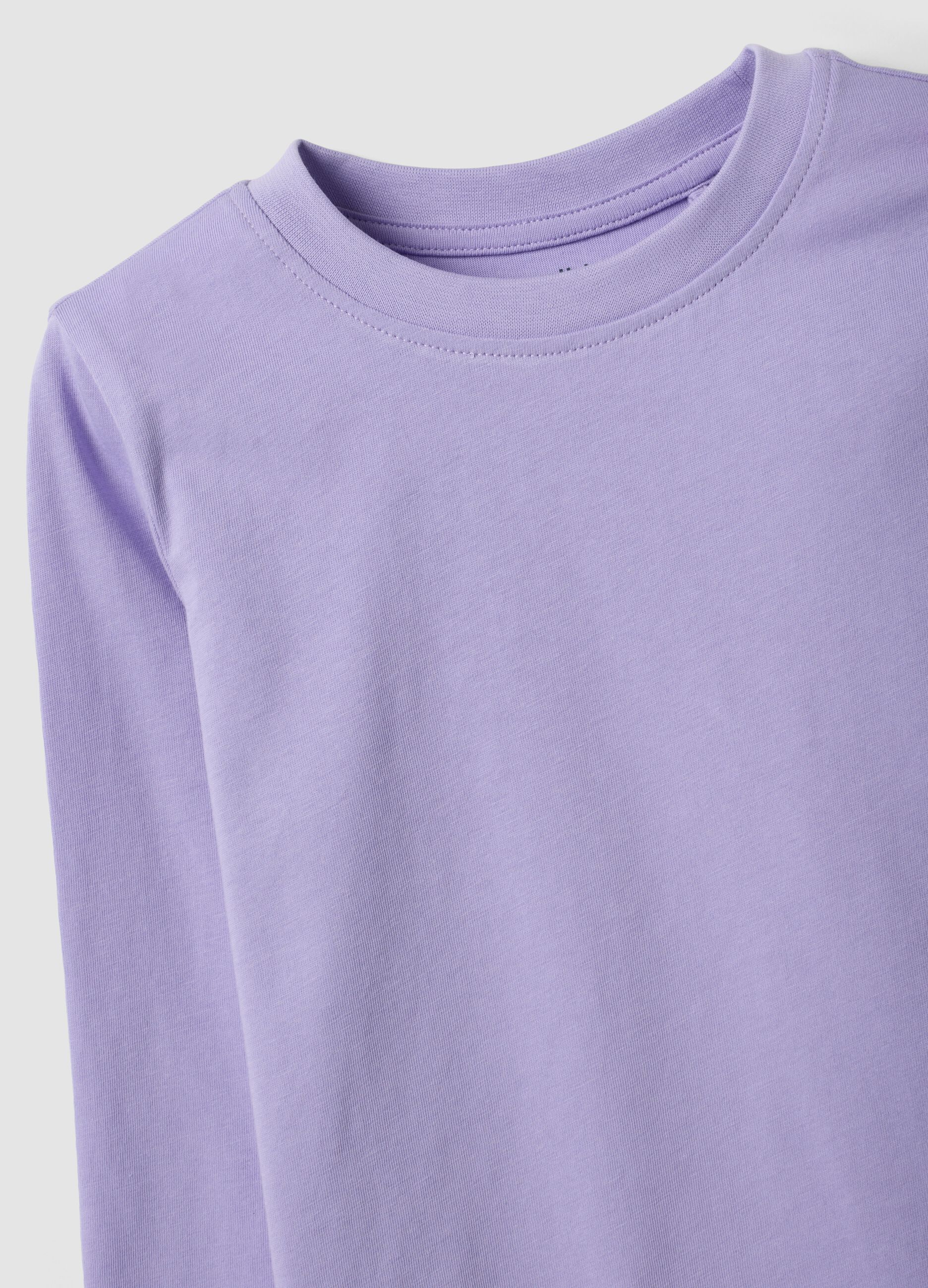 Violettes M&auml;dchen-T-Shirt aus reiner Bio-Baumwolle mit Rundhalsausschnitt
