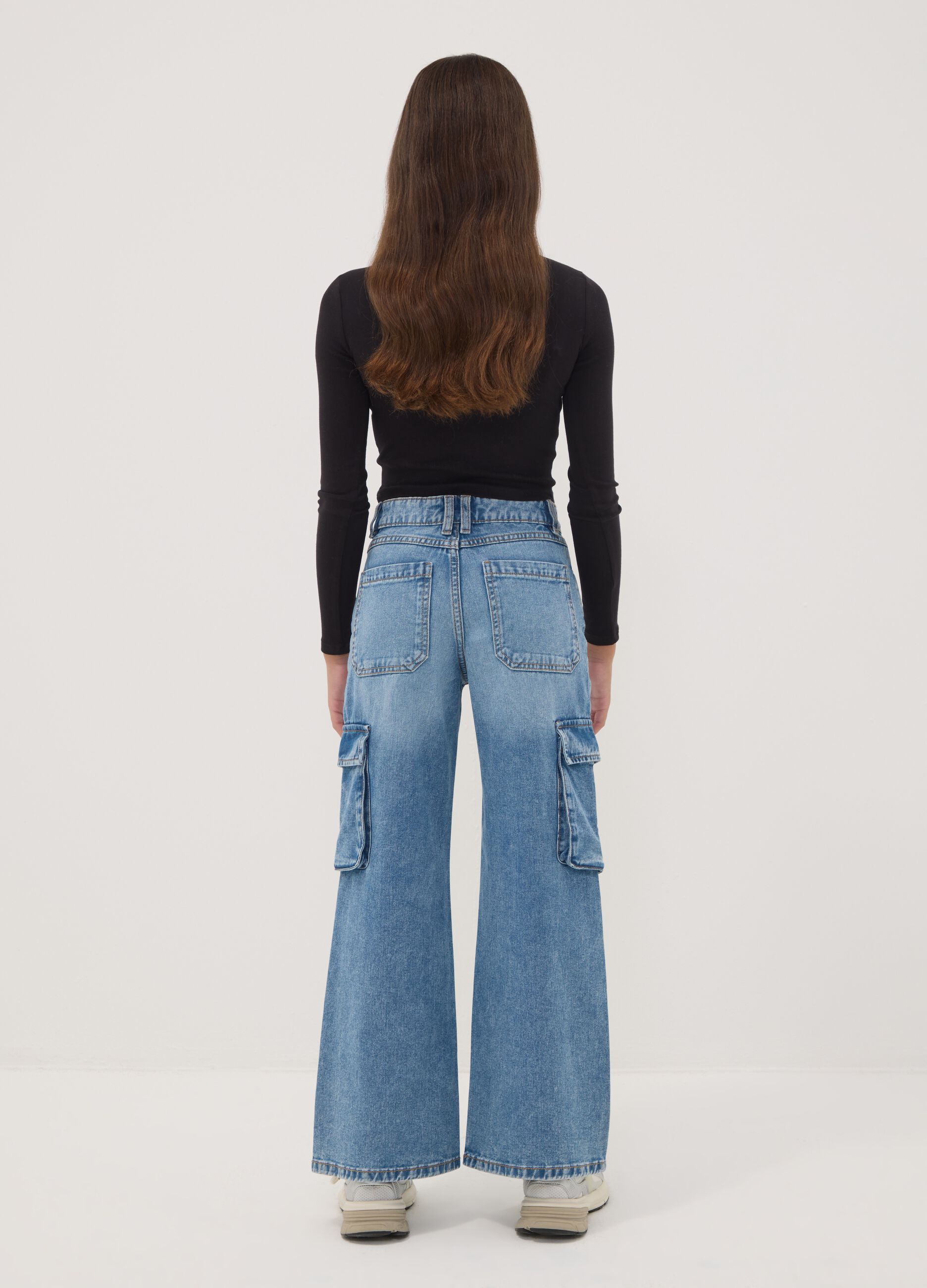 &Gamma;&alpha;&lambda;ά&zeta;&iota;&omicron; cargo &tau;&zeta;&iota;&nu; &alpha;&pi;ό 100% &beta;&alpha;&mu;&beta;&alpha;&kappa;&epsilon;&rho;ό denim, relaxed fit &gamma;&iota;&alpha; &kappa;&omicron;&rho;ί&tau;&sigma;&iota;