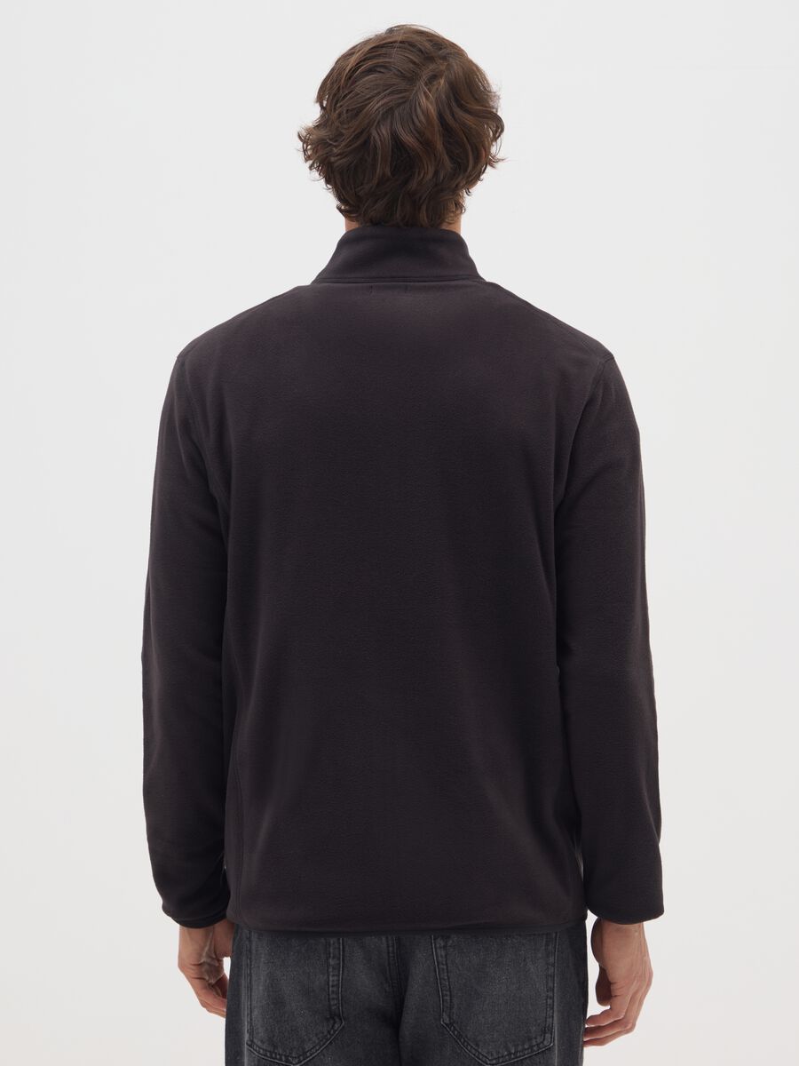 Black fleece with collar and full zip_2
