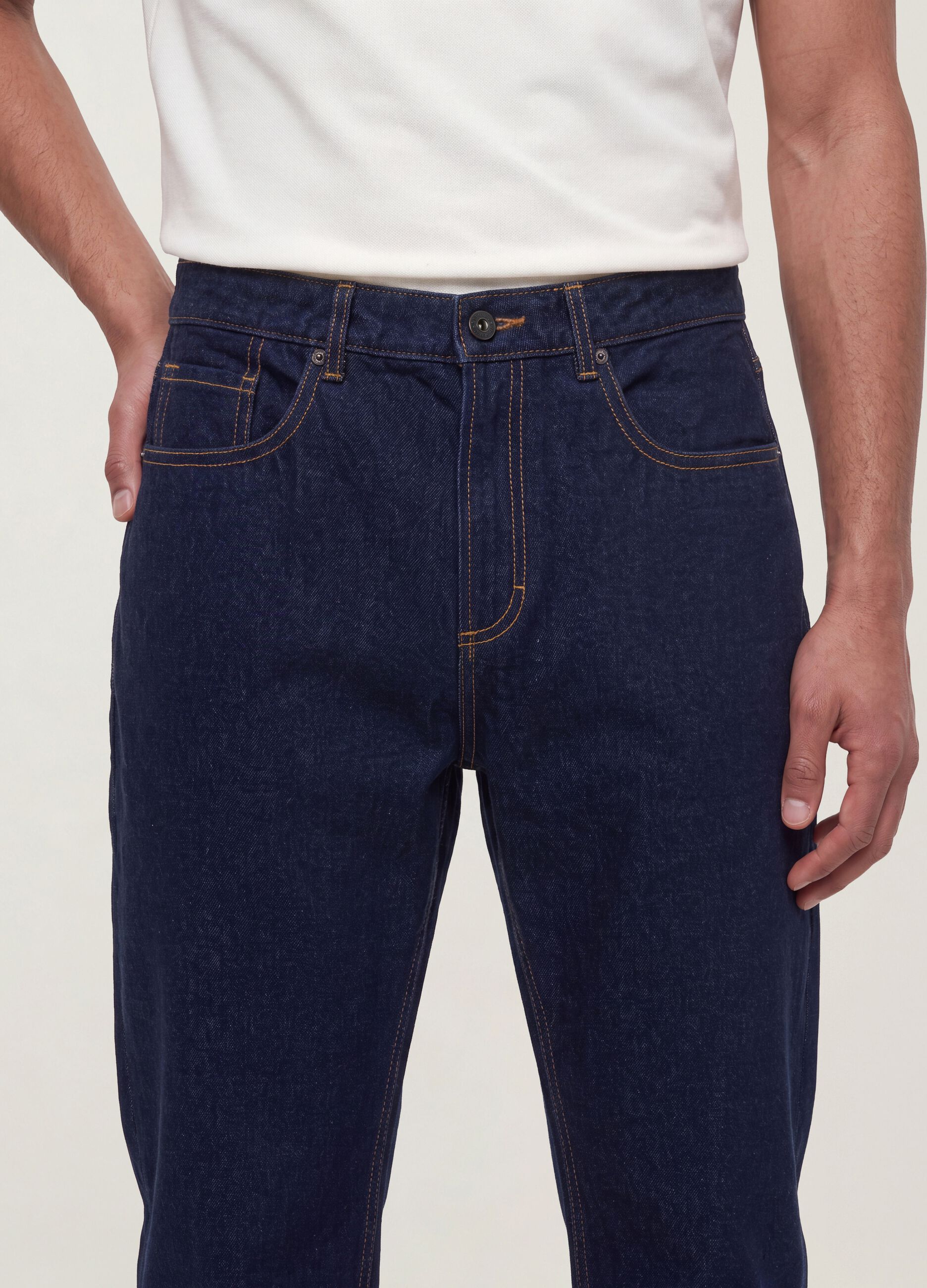 Jeans de ganga em algod&atilde;o puro, regular tapered