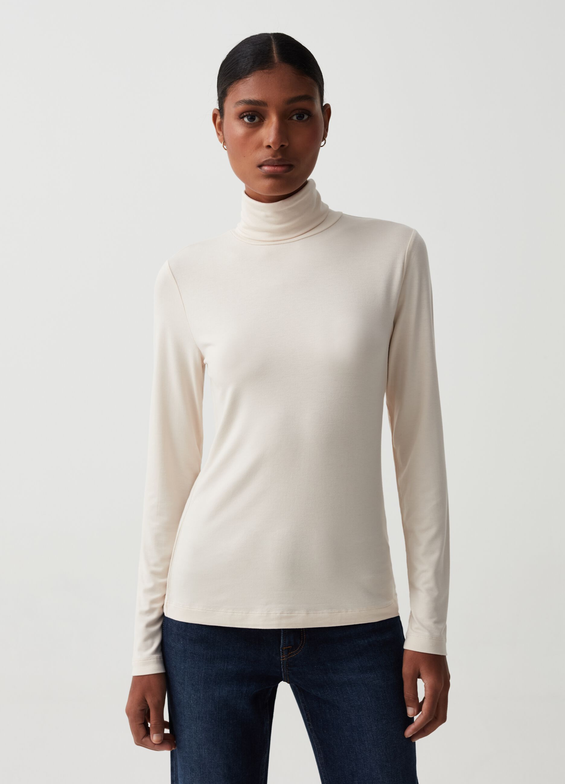 T-shirt with long sleeves and high neck