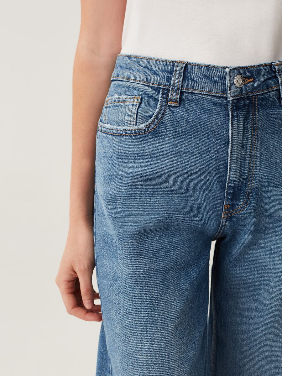 Relaxed-fit jeans with fading_3