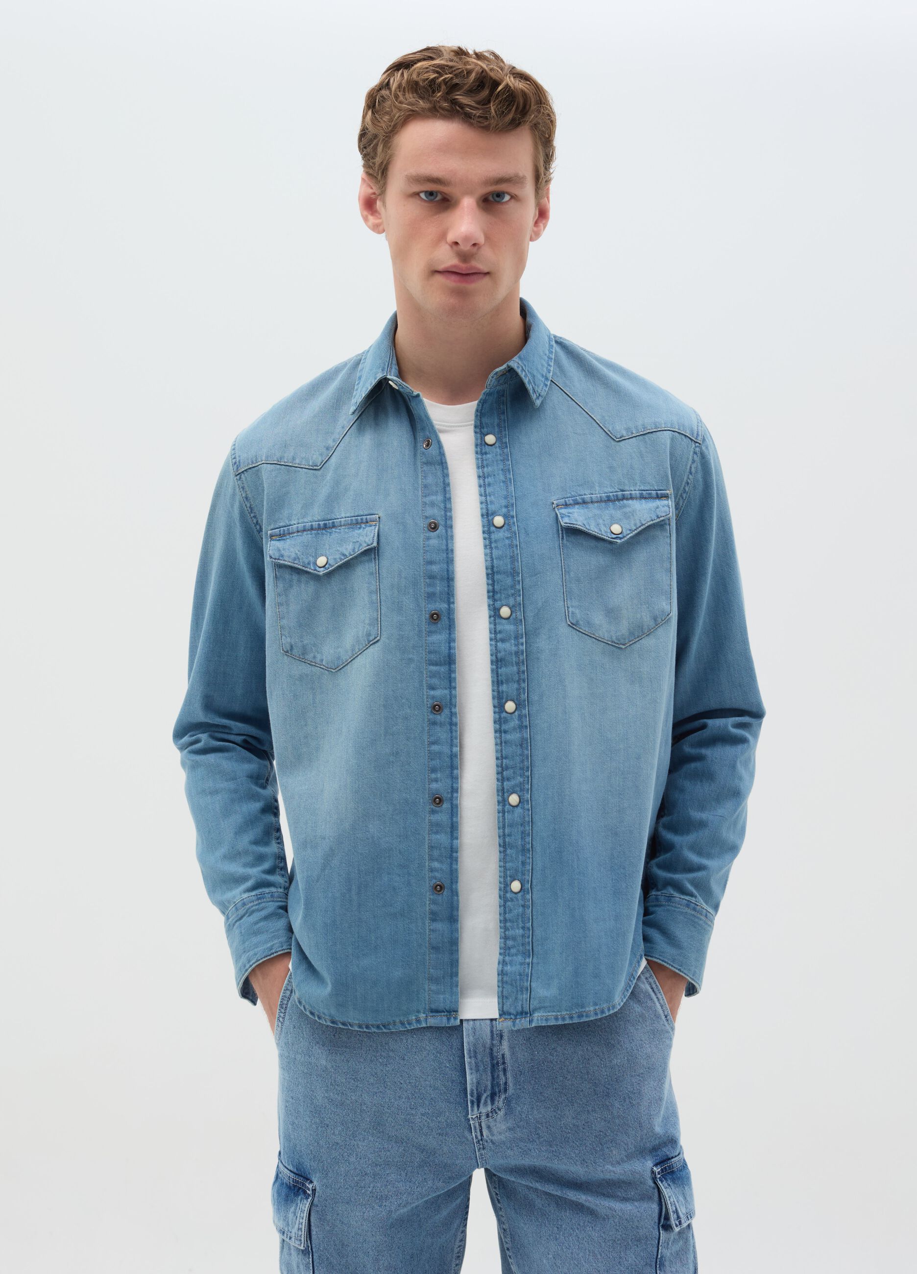 Western shirt in denim with pearl buttons