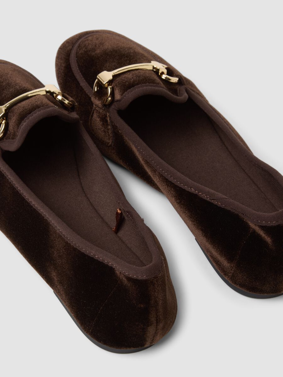 Brown loafers with gold-tone horsebit_2