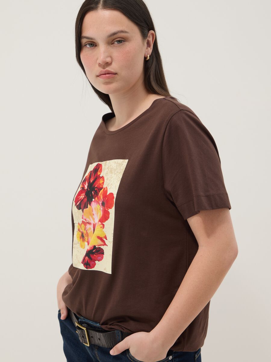 Braunes T-Shirt aus reiner Baumwolle mit Print, Regular Fit_1