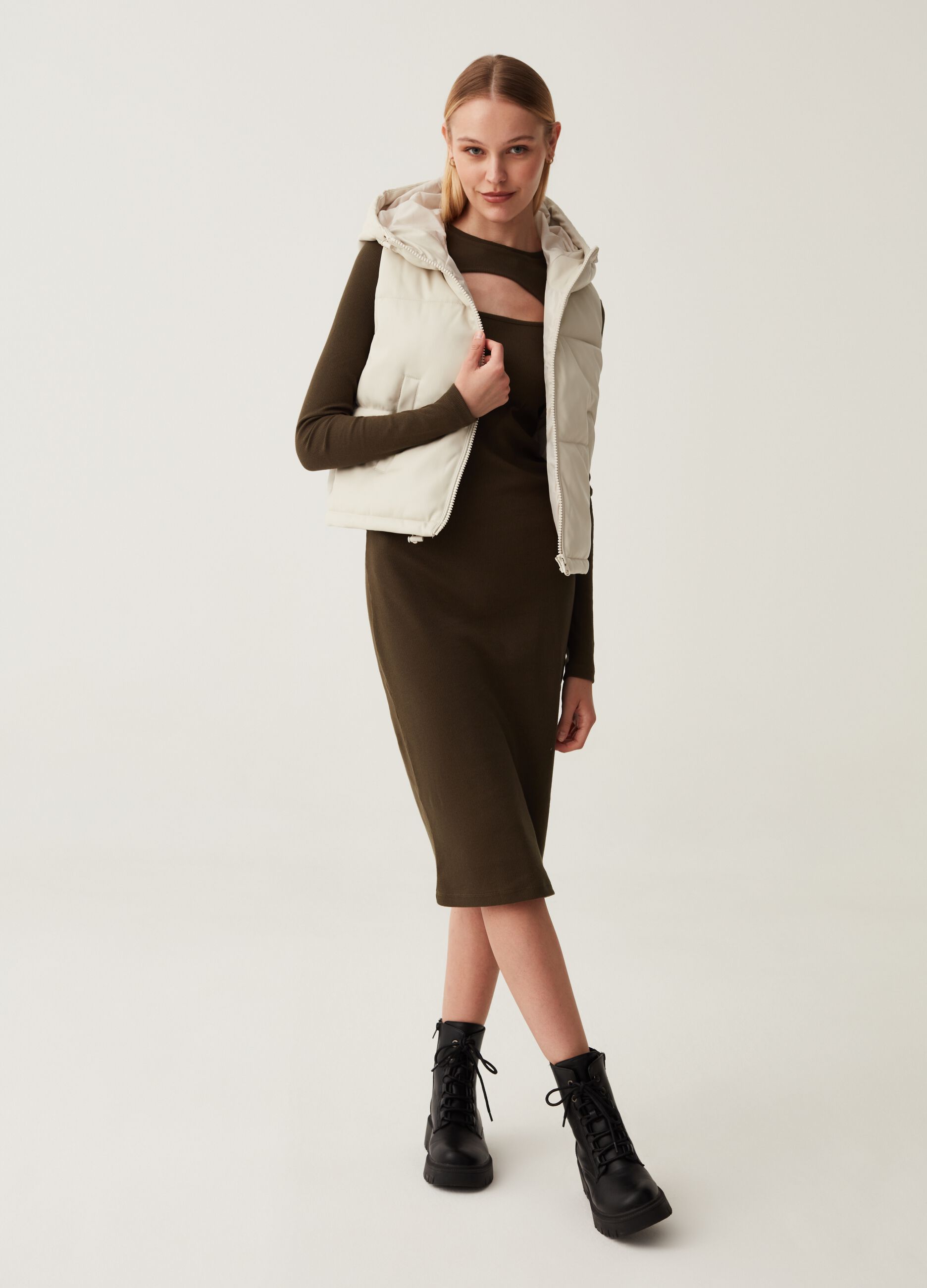 Full-zip quilted gilet with glossy effect_2