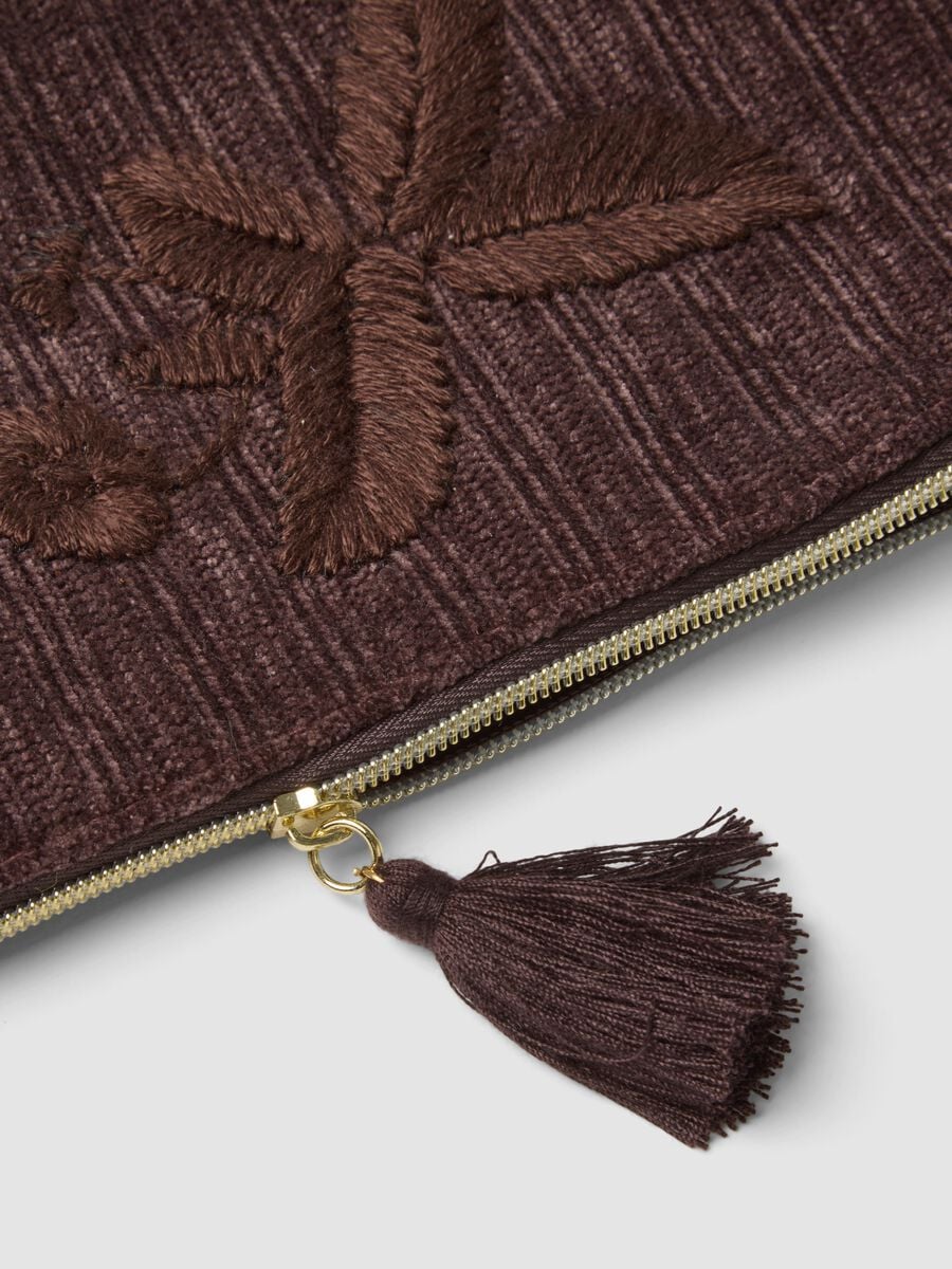 Brown pouch with floral embroidery and tassel_2