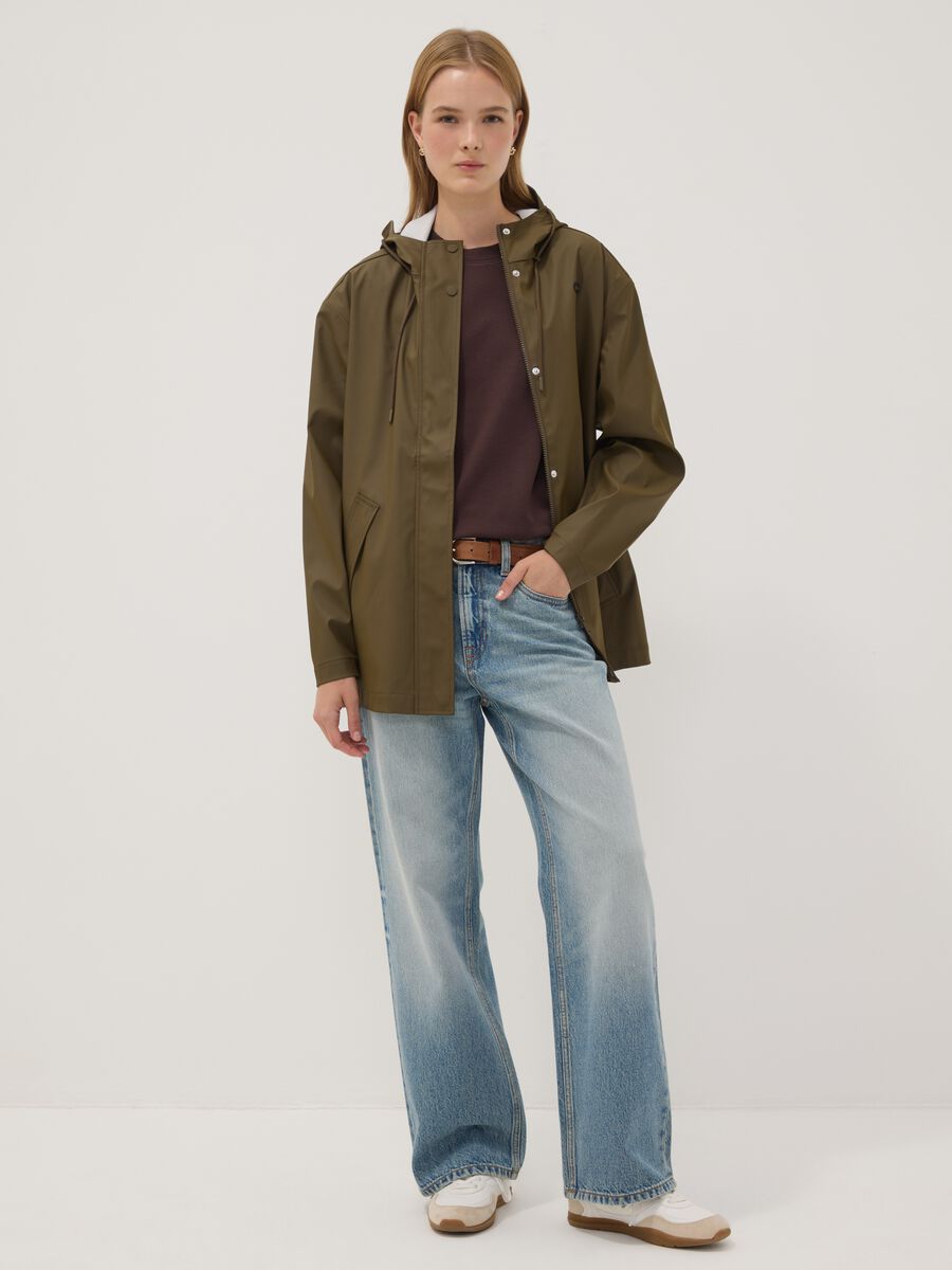 Green rain jacket with zip and hood_2